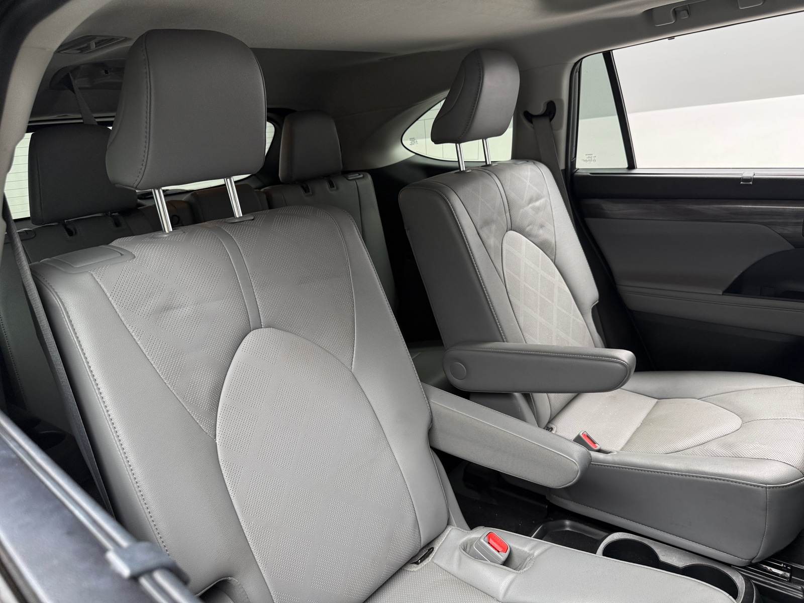 Thumbnail: 2022 Toyota Highlander - 5