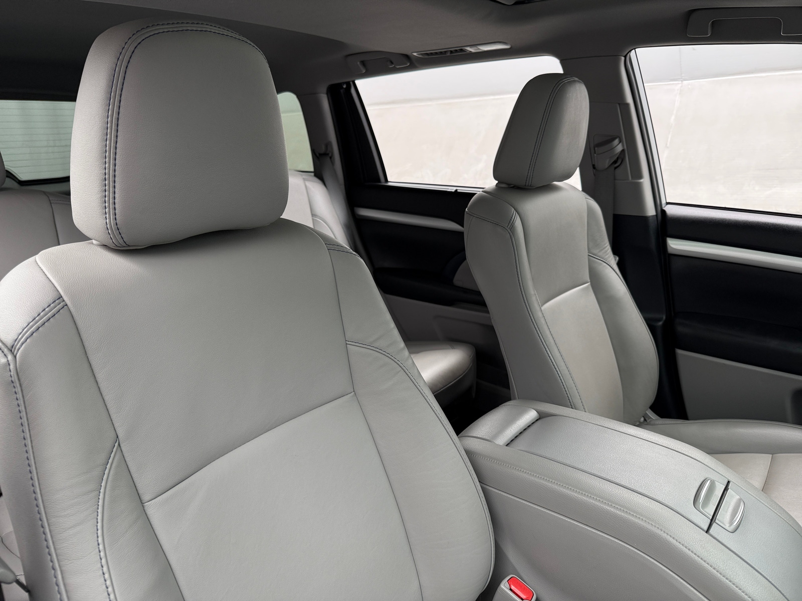 Thumbnail: 2019 Toyota Highlander - 2