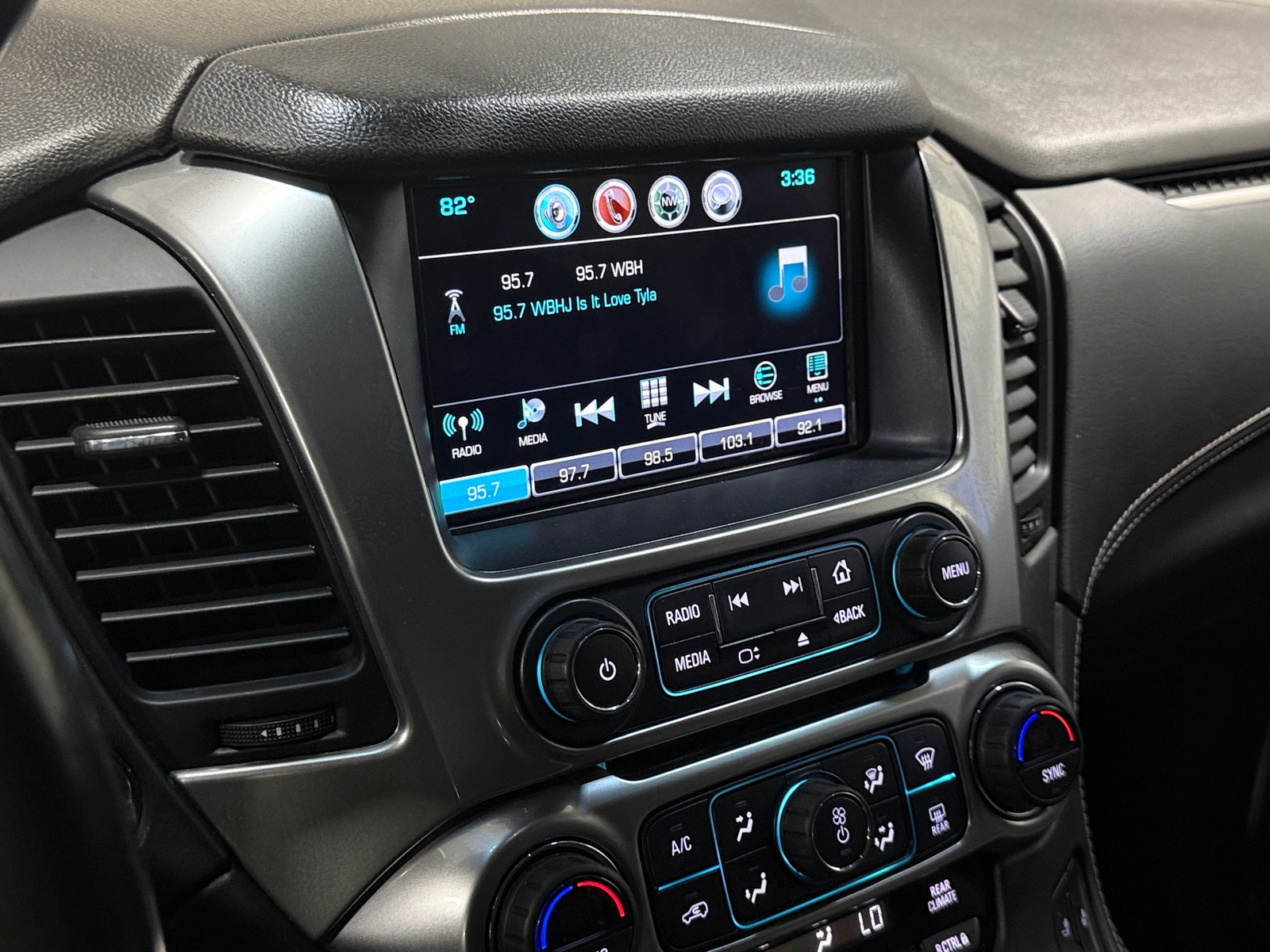Thumbnail: 2018 Chevrolet Tahoe - 3