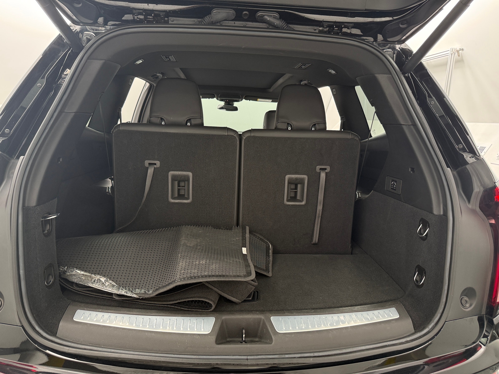Thumbnail: 2024 Cadillac XT6 - 6