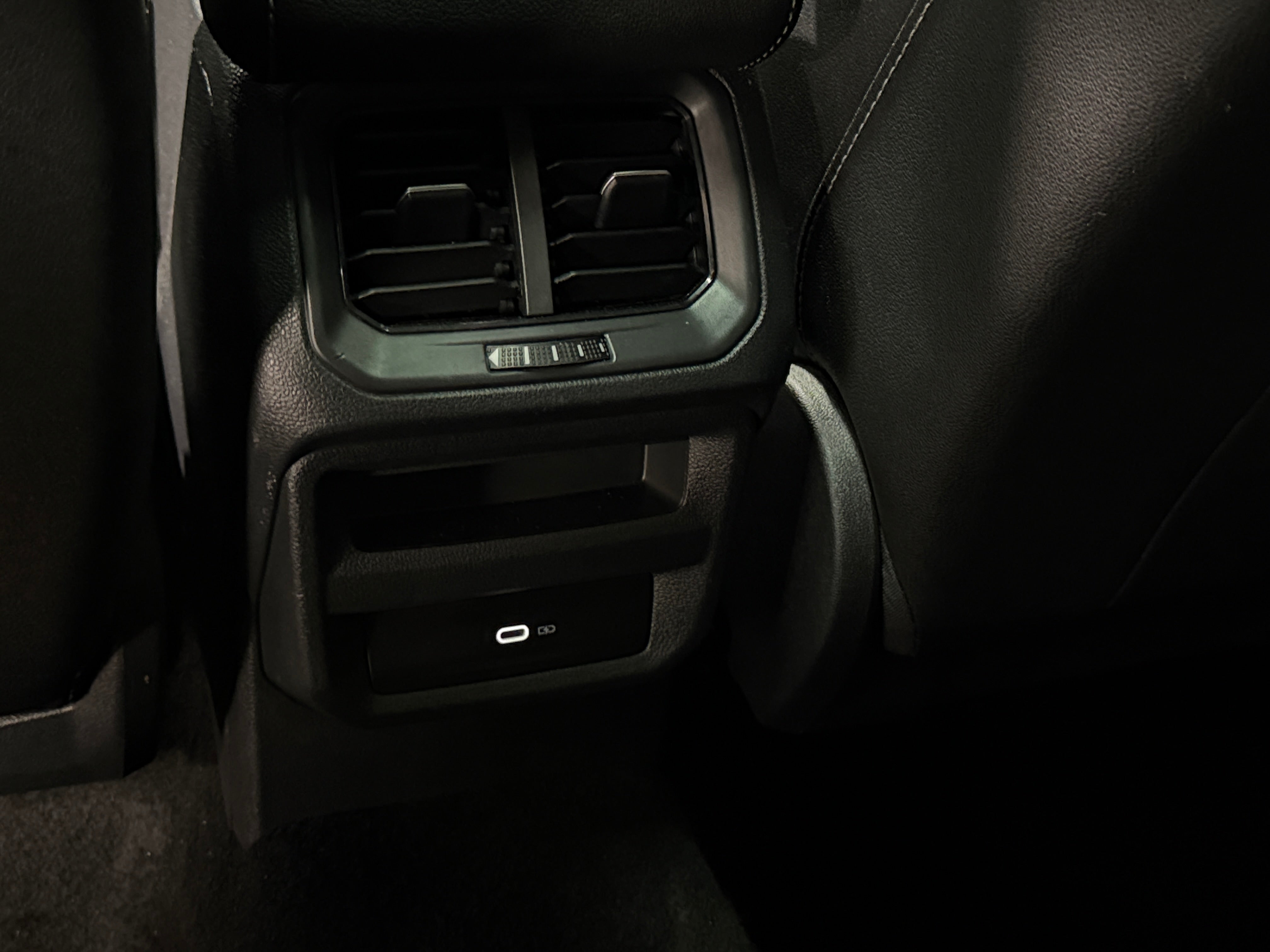 2025 Volkswagen Taos SE Black
