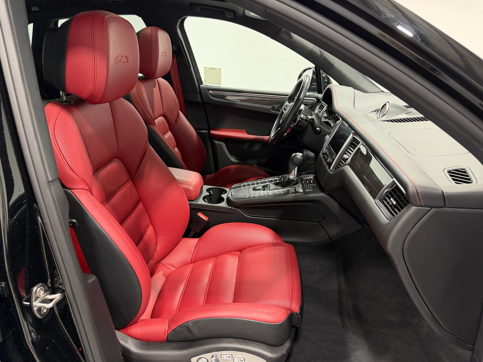Thumbnail: 2018 Porsche Macan - 2
