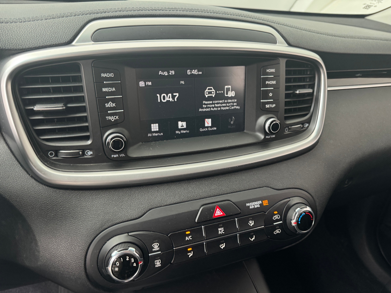 Thumbnail: 2019 Kia Sorento - 4