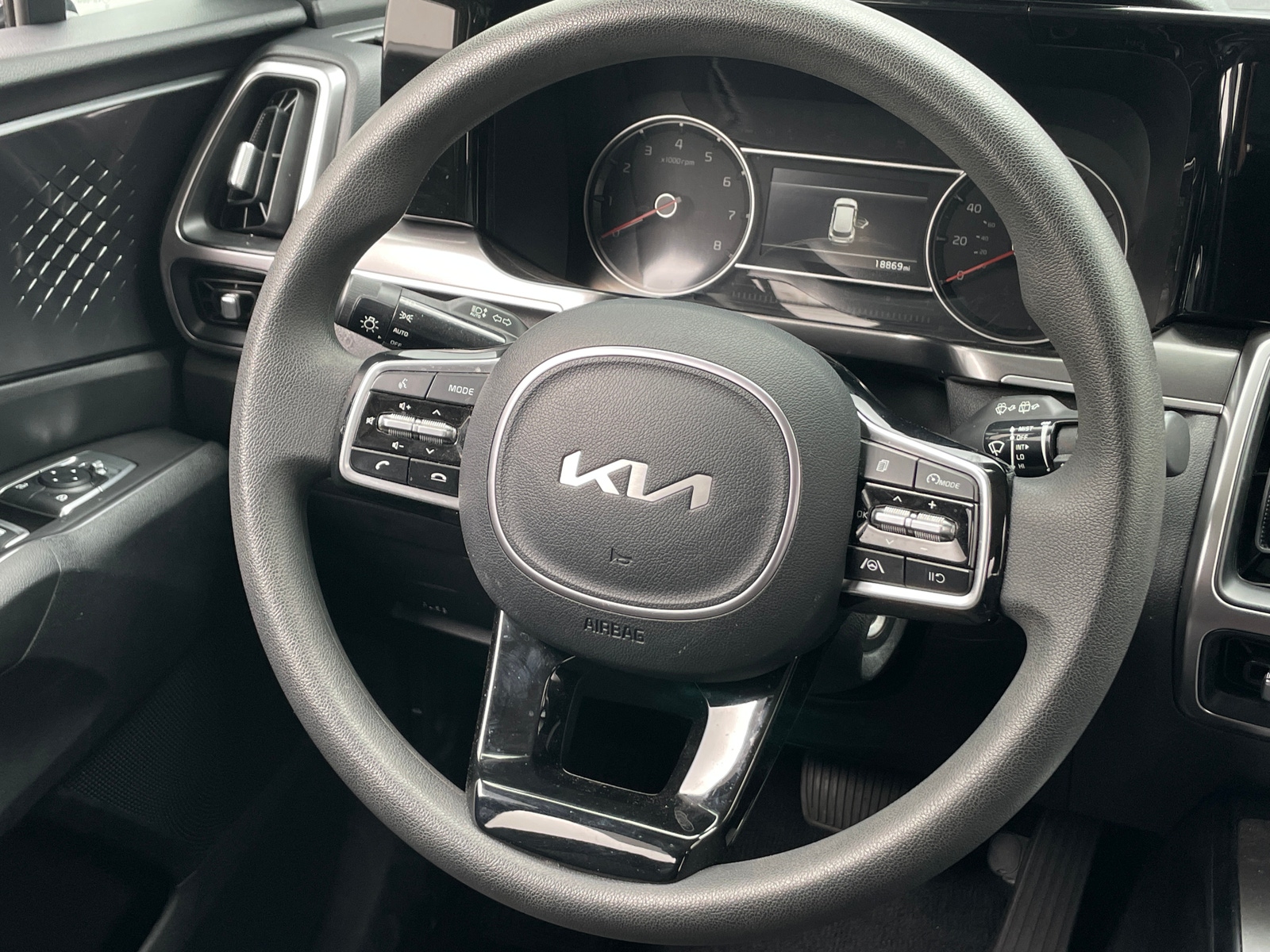 Thumbnail: 2023 Kia Sorento - 5