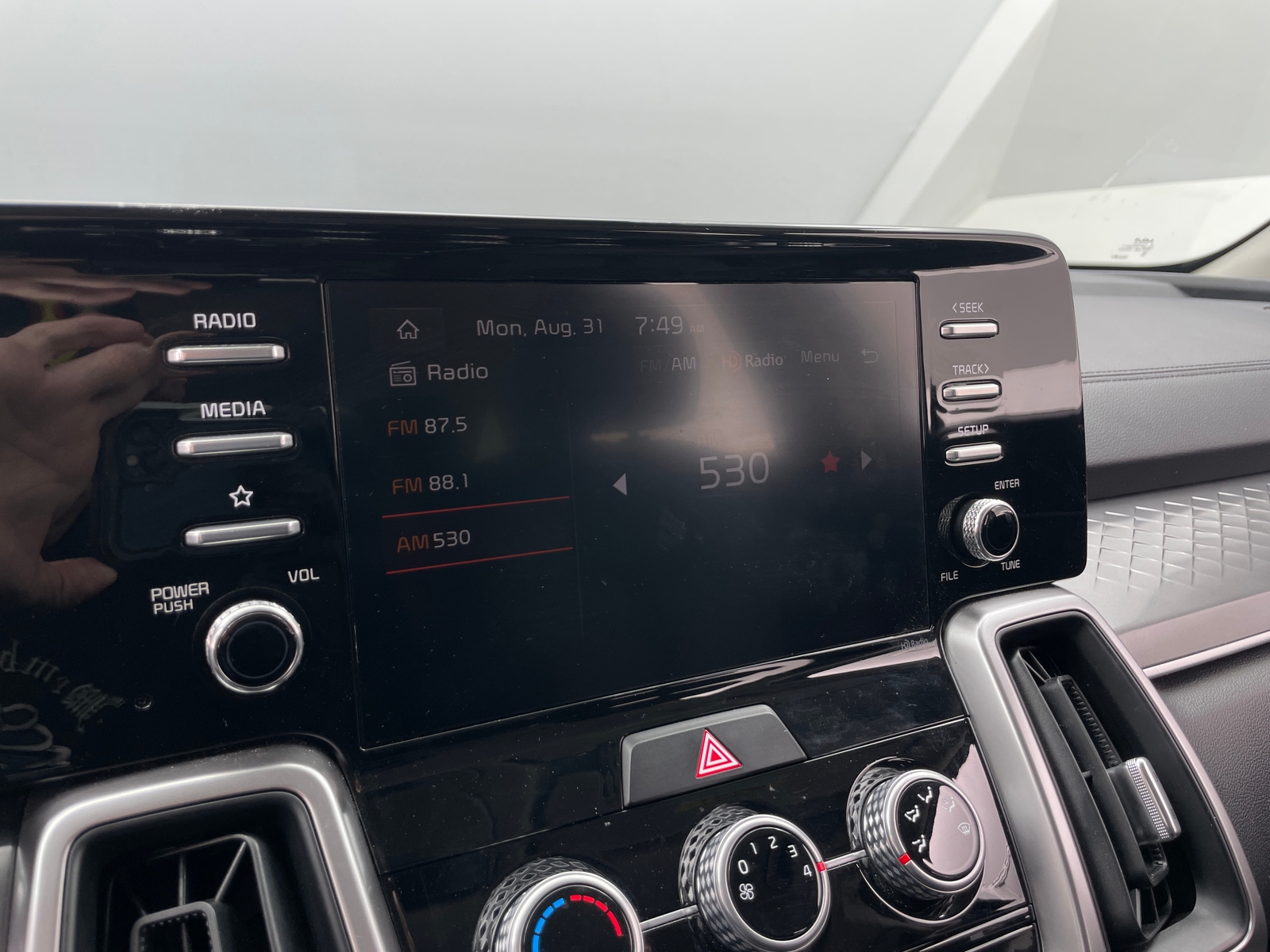 Thumbnail: 2023 Kia Sorento - 4