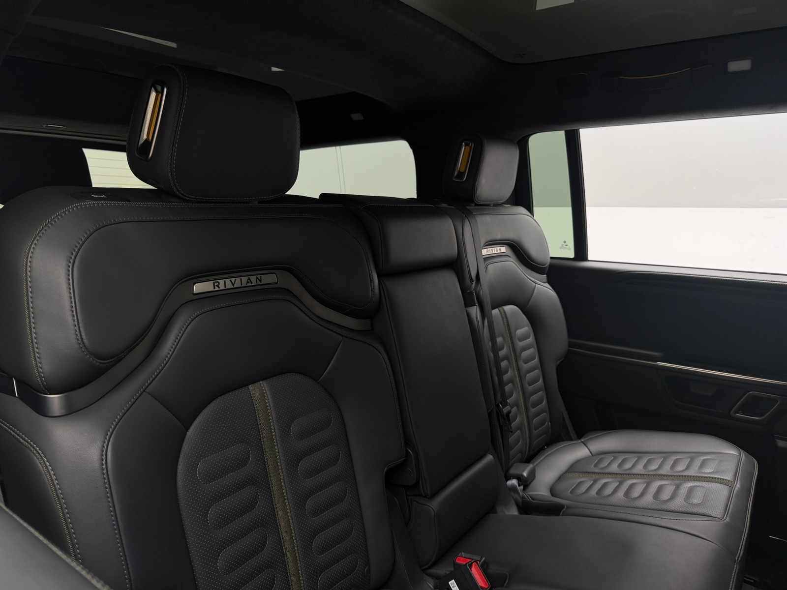 Thumbnail: 2023 Rivian R1S - 5