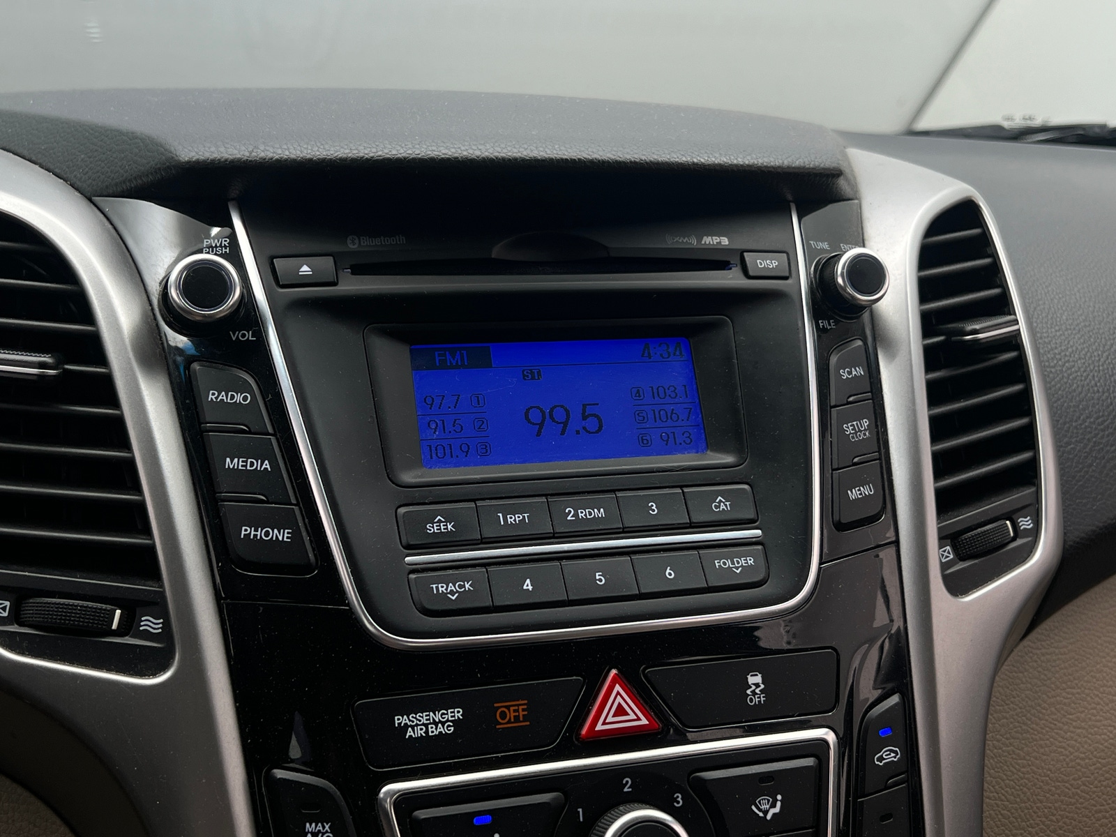 Thumbnail: 2015 Hyundai Elantra - 4