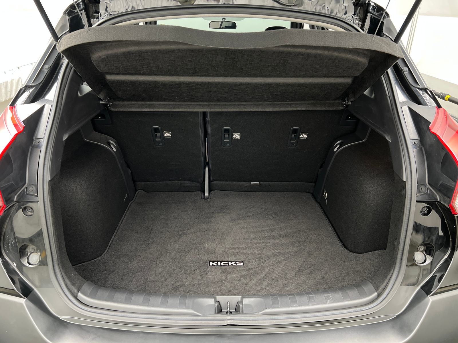 Thumbnail: 2018 Nissan Kicks - 7