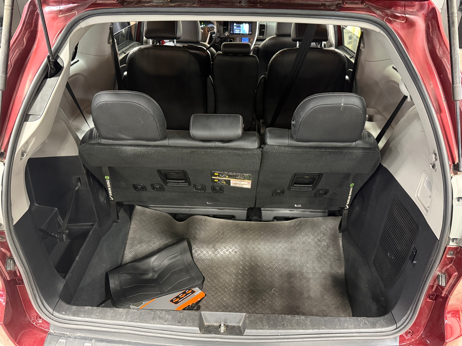 Thumbnail: 2020 Toyota Sienna - 6