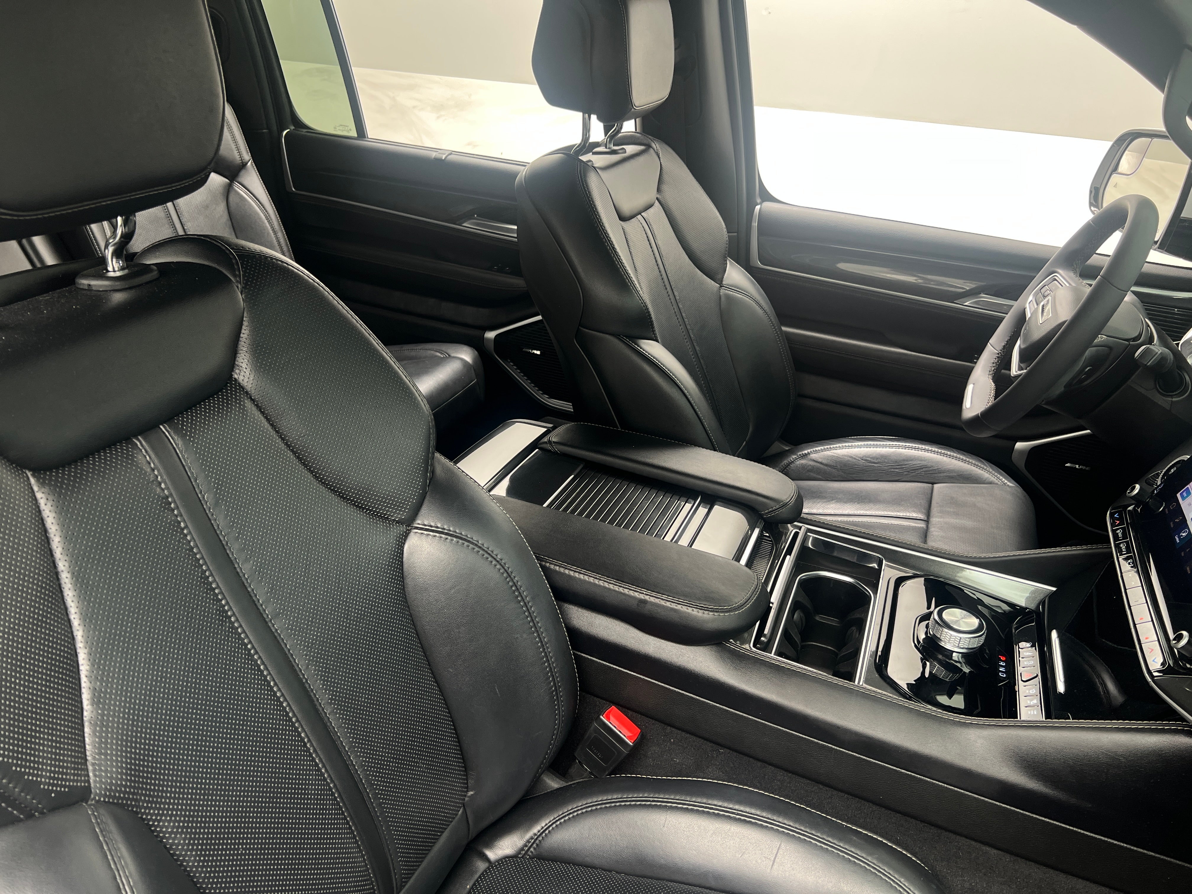 2022 Jeep Wagoneer