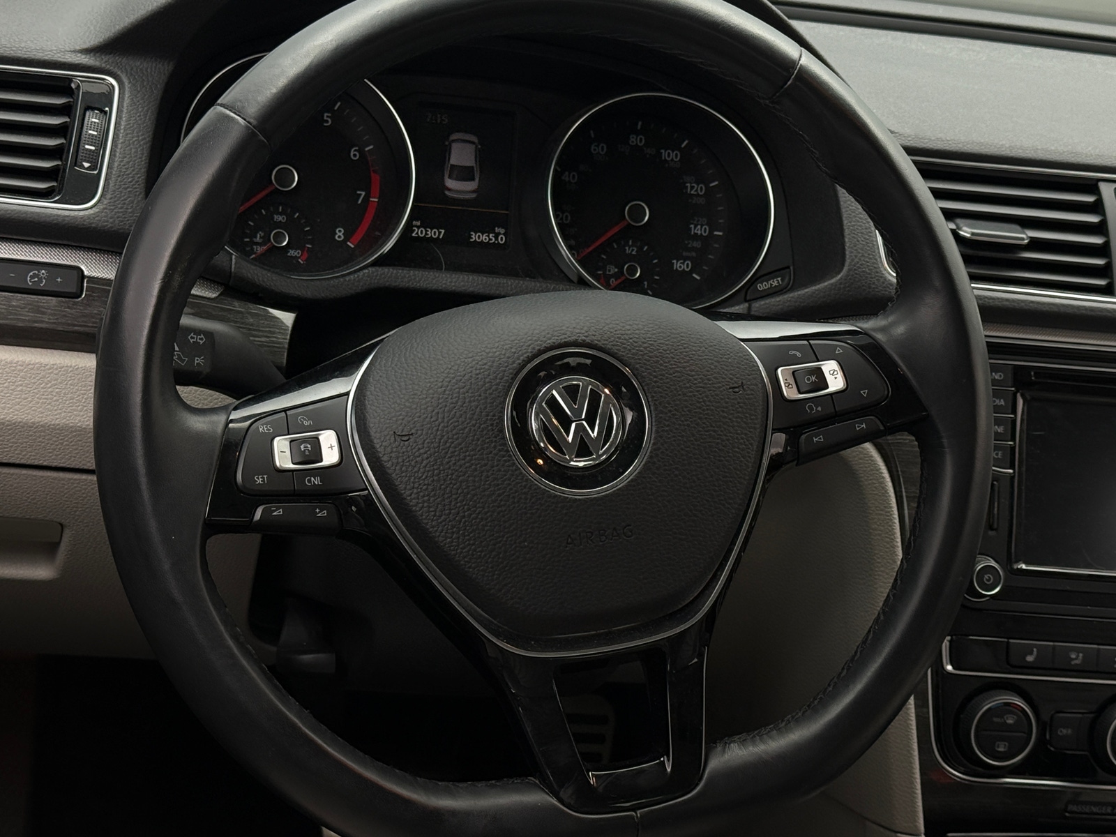 Thumbnail: 2017 Volkswagen Passat - 4