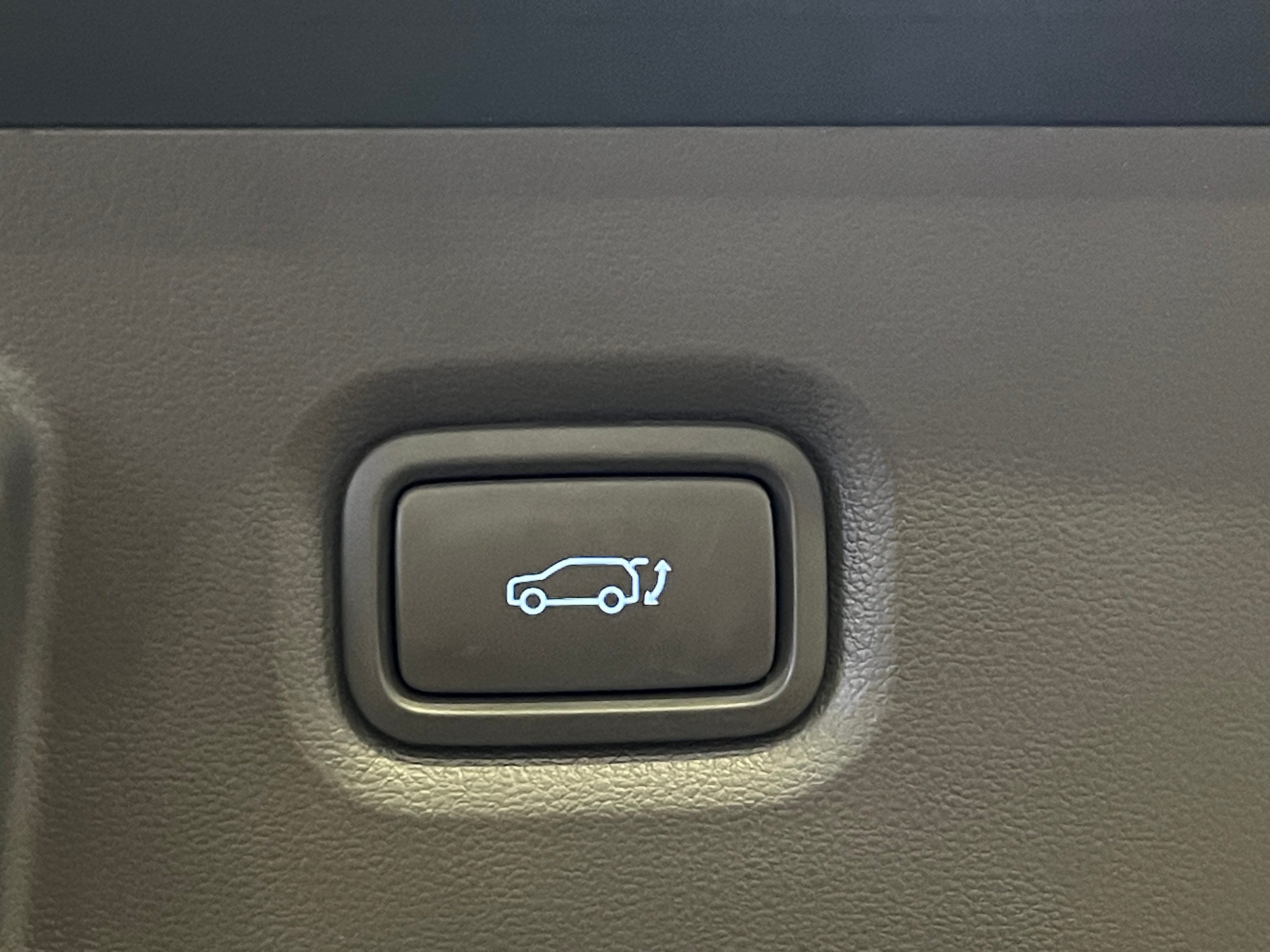 Used 2022 Hyundai IONIQ 5 Limited with VIN KM8KRDAF2NU065520 for sale in Oak Creek, WI