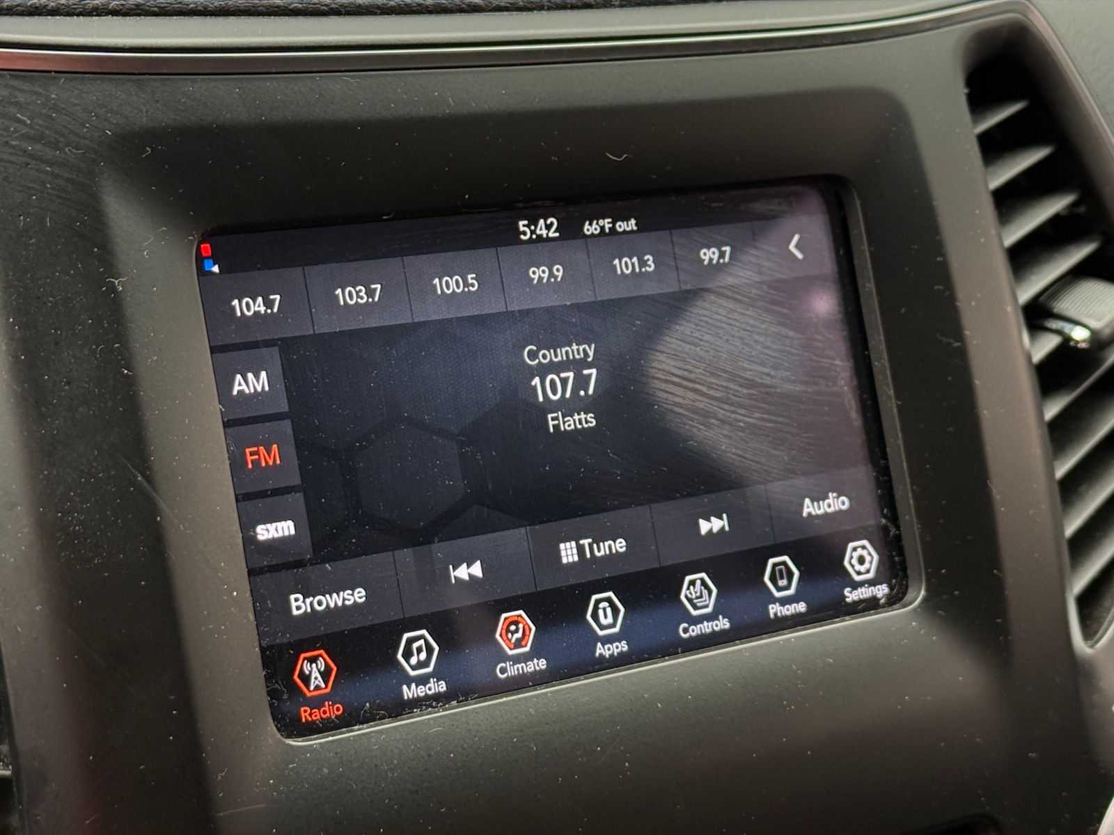 Thumbnail: 2019 Jeep Cherokee - 4