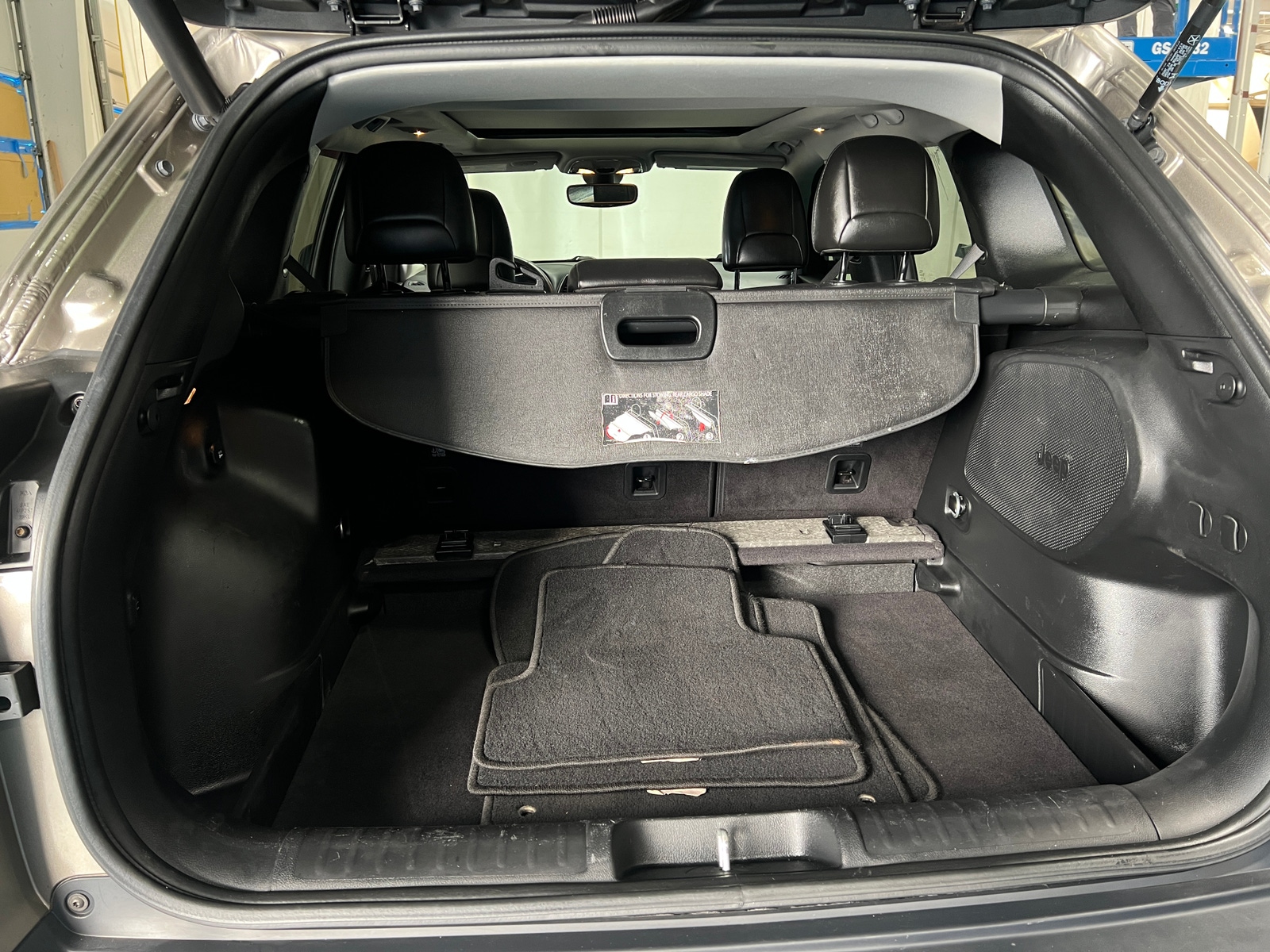 Thumbnail: 2019 Jeep Cherokee - 6