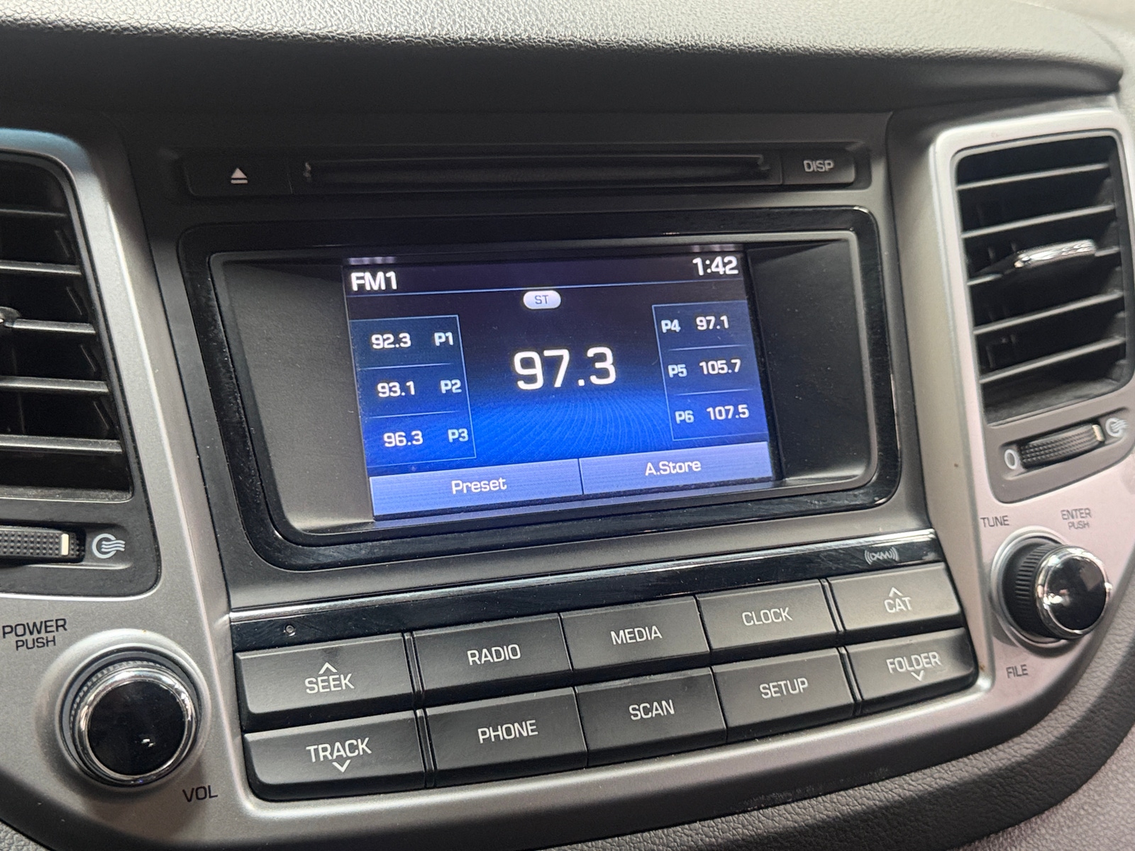 Thumbnail: 2016 Hyundai Tucson - 4