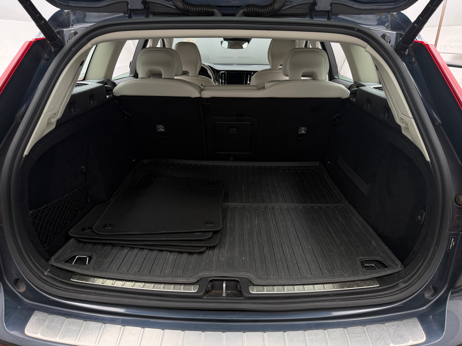 Thumbnail: 2020 Volvo V60 - 6
