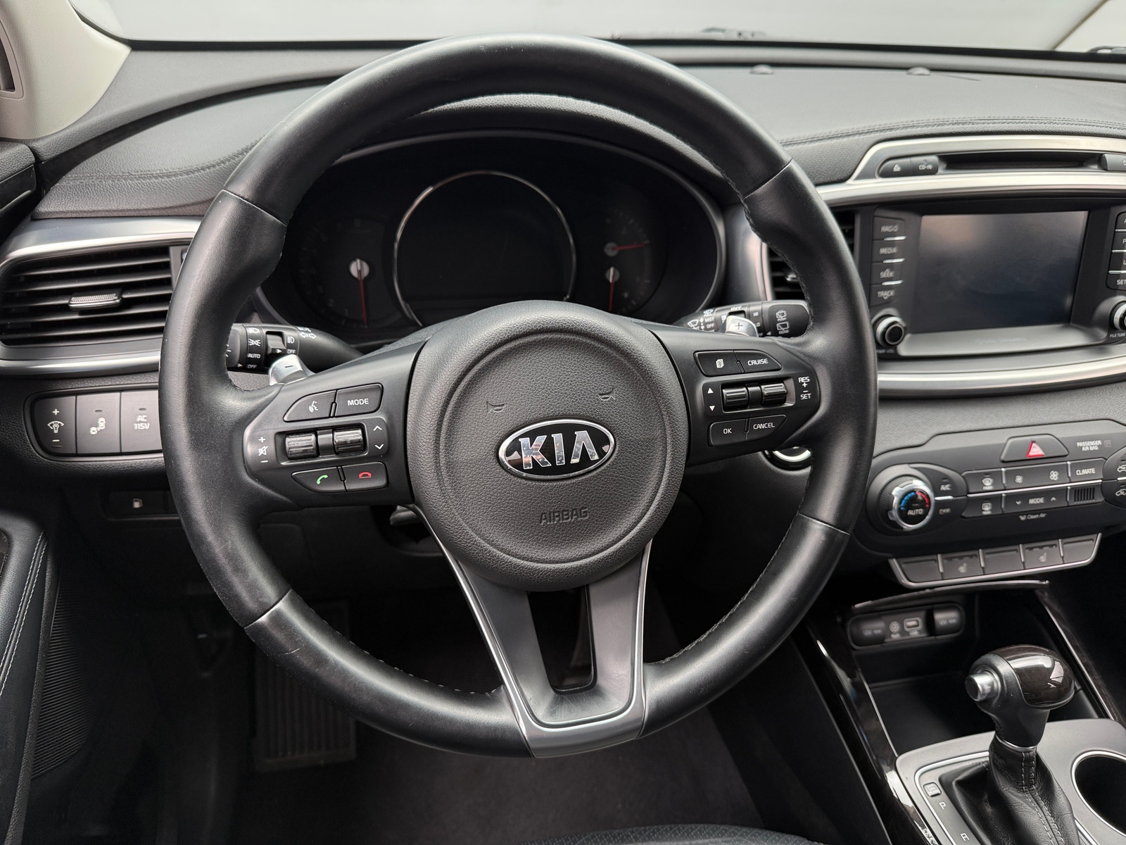 Thumbnail: 2017 Kia Sorento - 4
