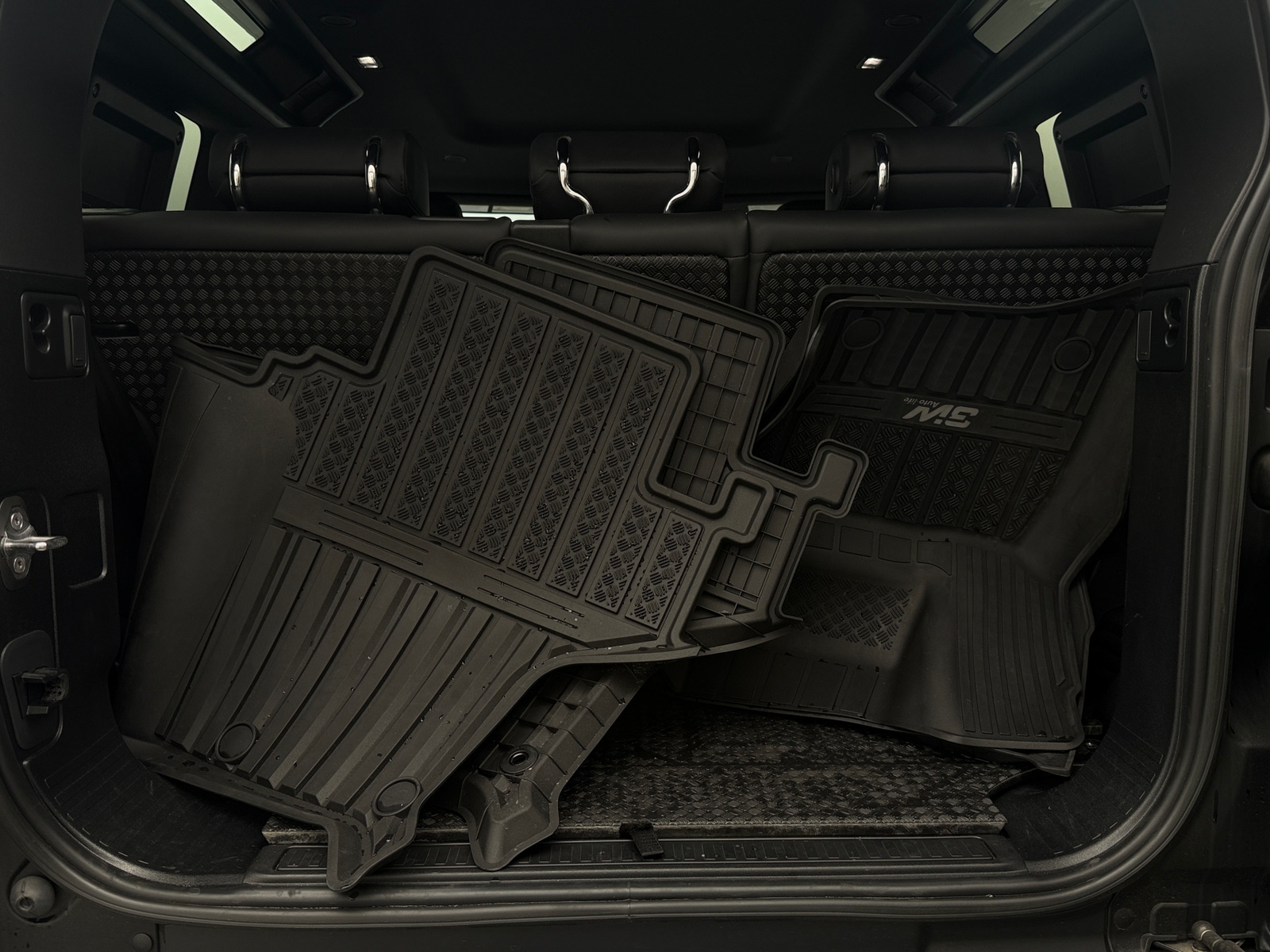 Thumbnail: 2023 Land Rover Defender - 5