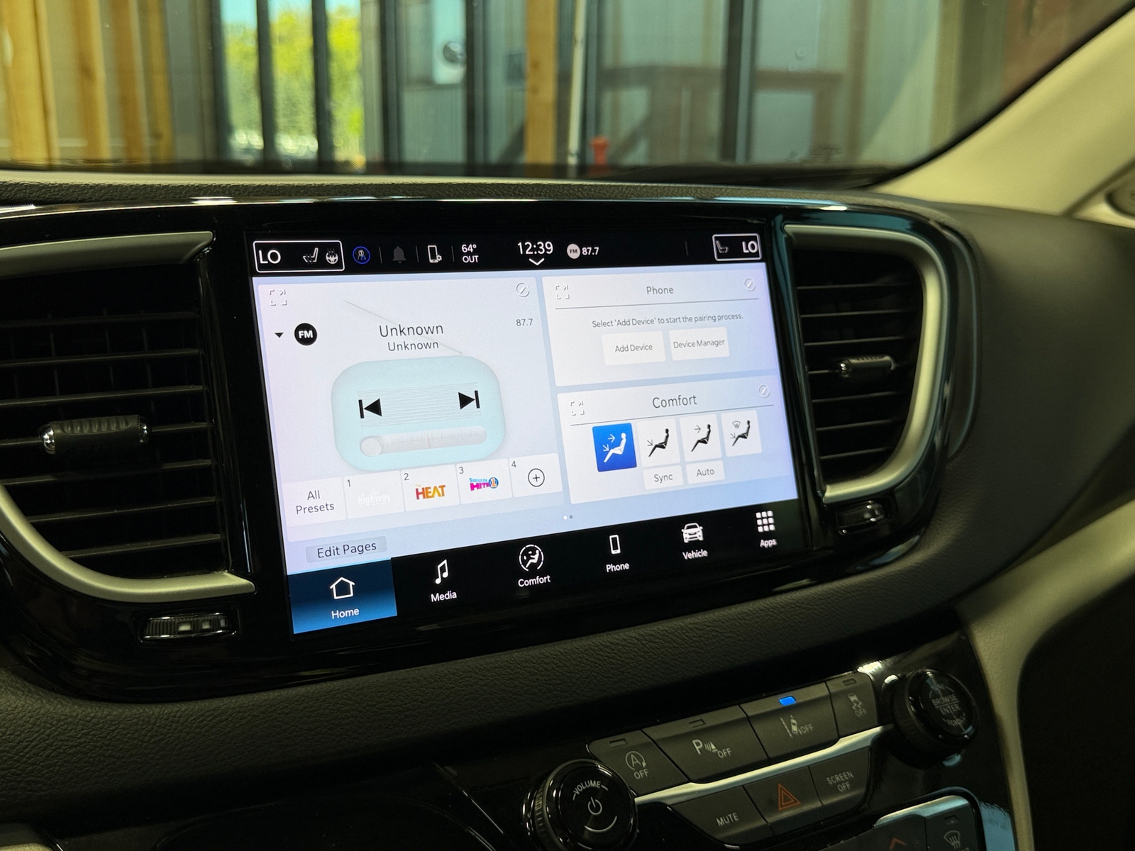 Thumbnail: 2024 Chrysler Pacifica - 3