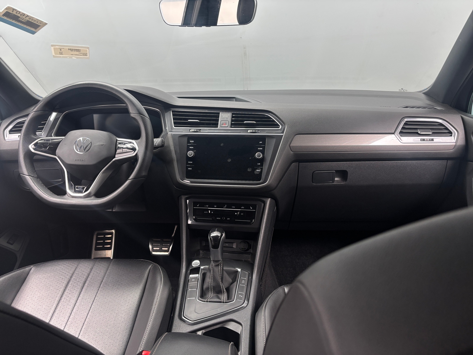 Thumbnail: 2022 Volkswagen Tiguan - 3