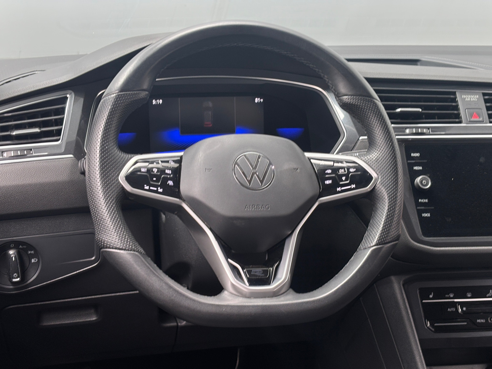Thumbnail: 2022 Volkswagen Tiguan - 5