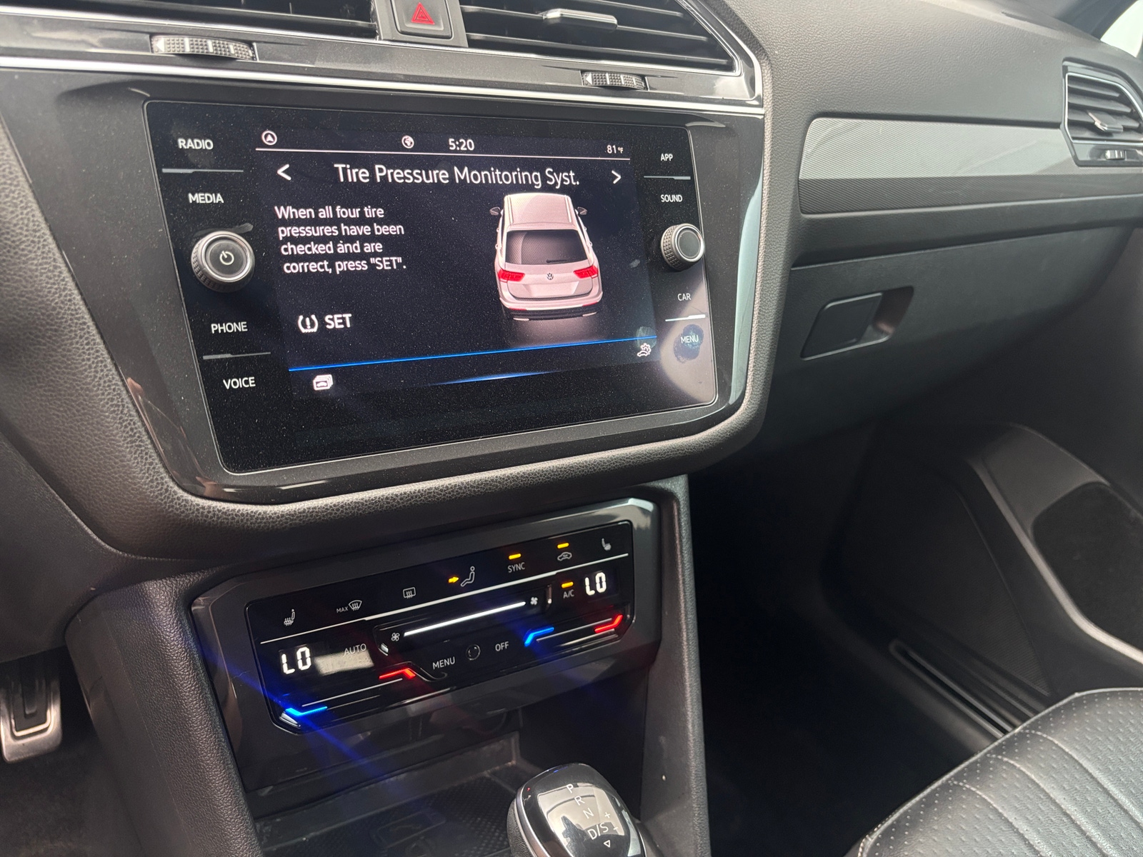 Thumbnail: 2022 Volkswagen Tiguan - 4