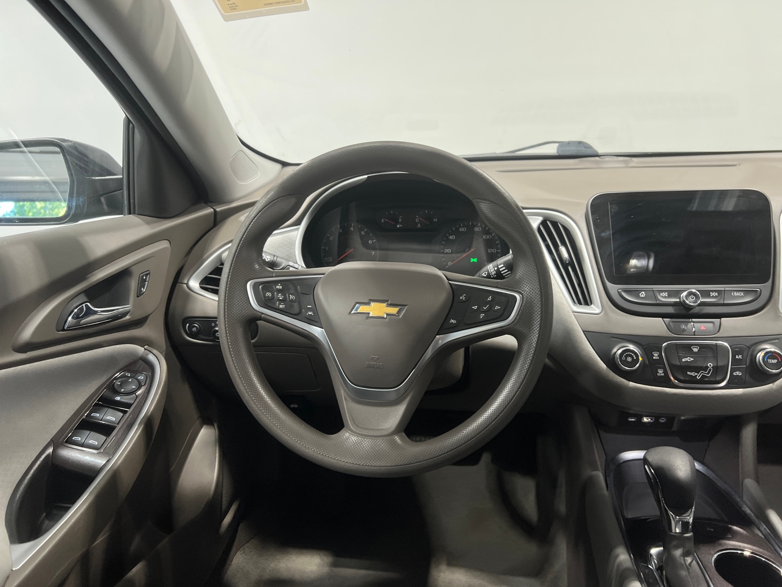 Thumbnail: 2022 Chevrolet Malibu - 5