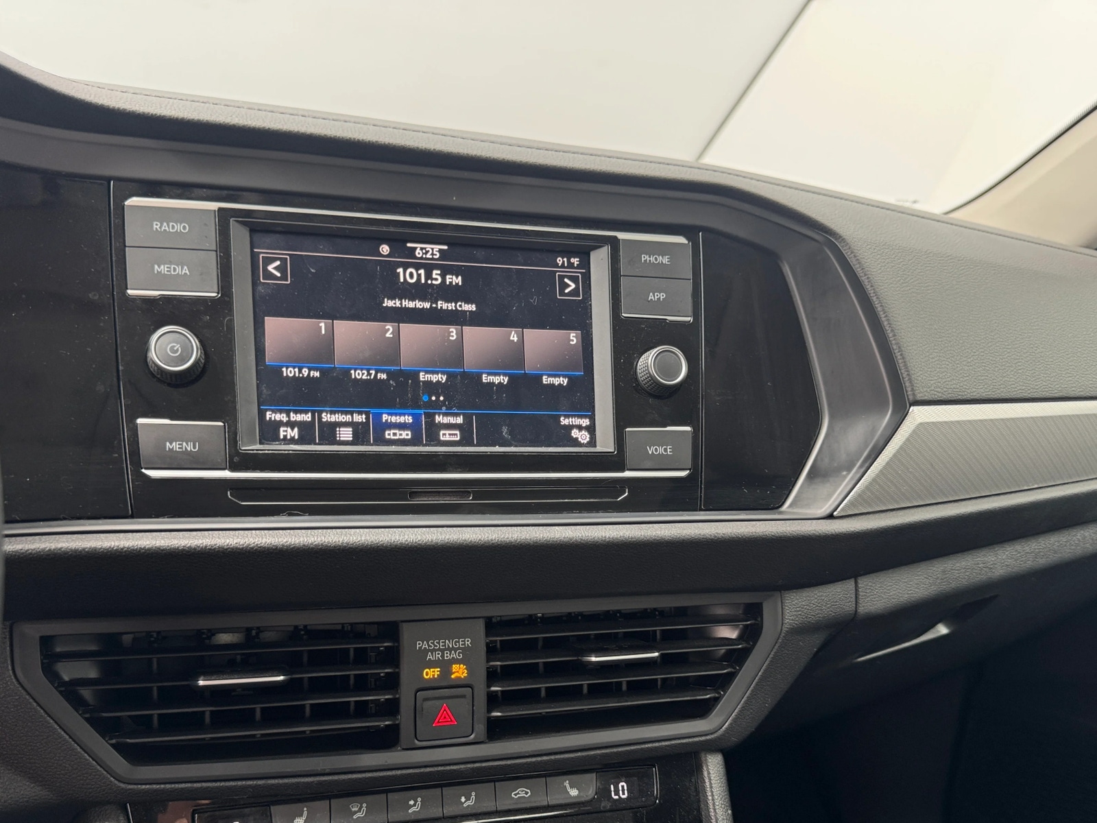 Thumbnail: 2021 Volkswagen Jetta - 4