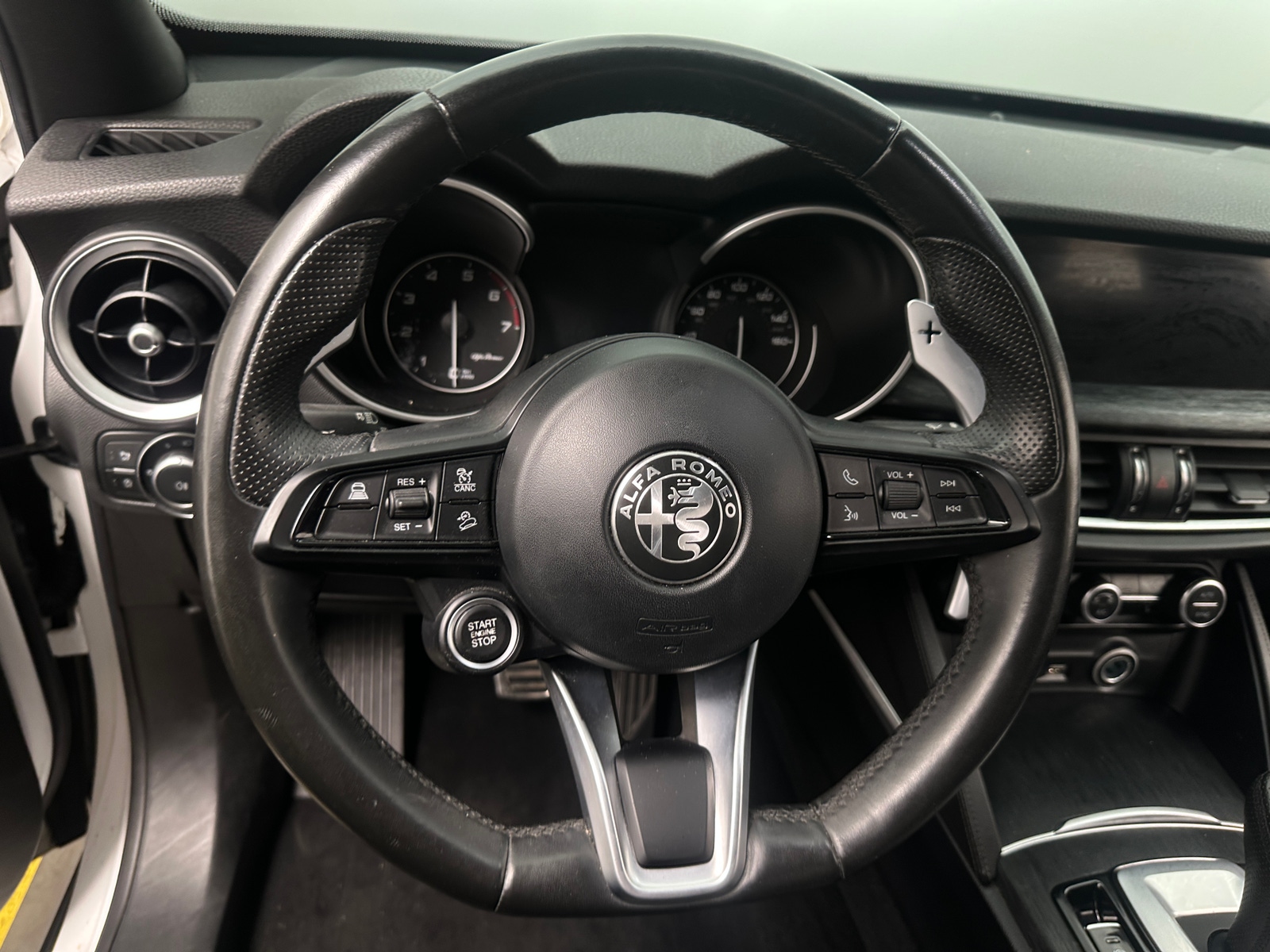 Thumbnail: 2022 Alfa Romeo Stelvio - 4