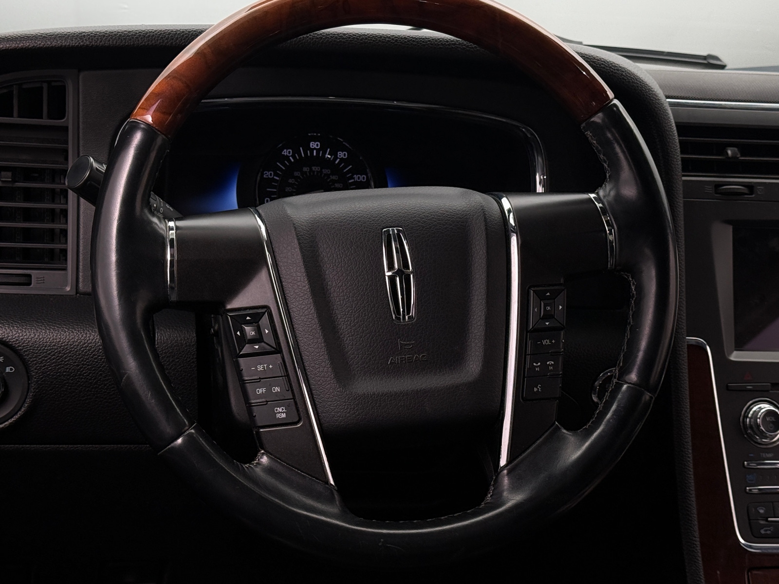 Thumbnail: 2017 Lincoln Navigator - 4