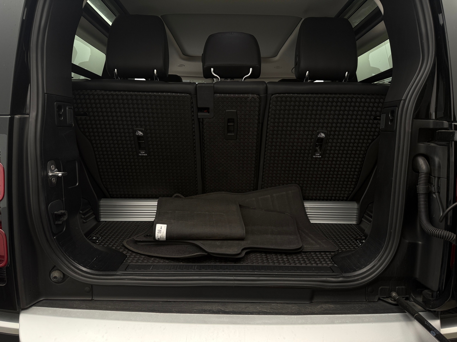 Thumbnail: 2024 Land Rover Defender - 5