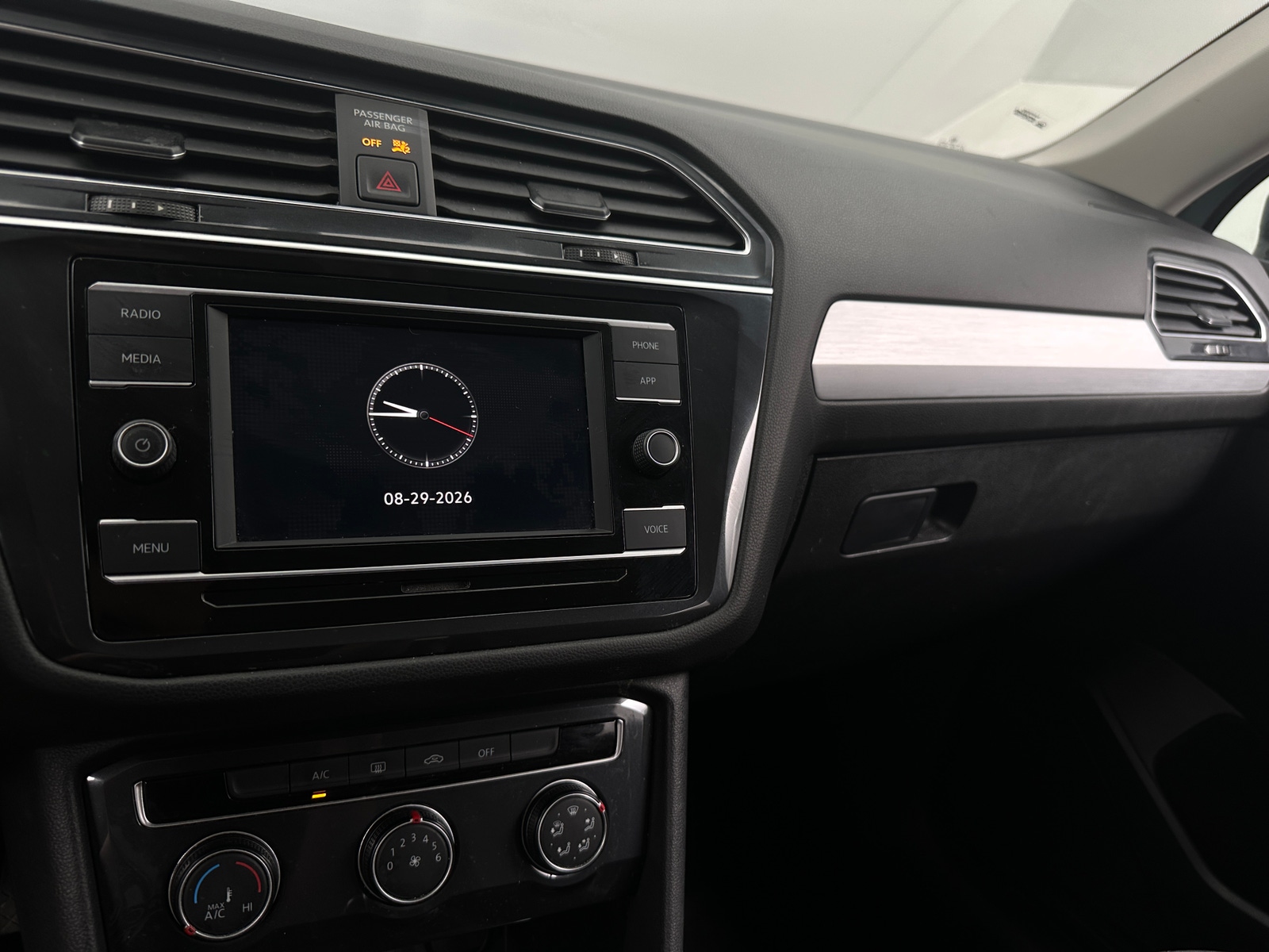 Thumbnail: 2020 Volkswagen Tiguan - 4