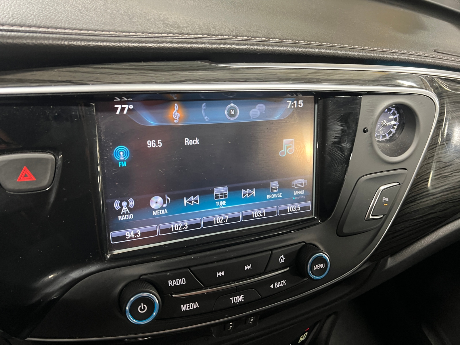 Thumbnail: 2017 Buick Envision - 3