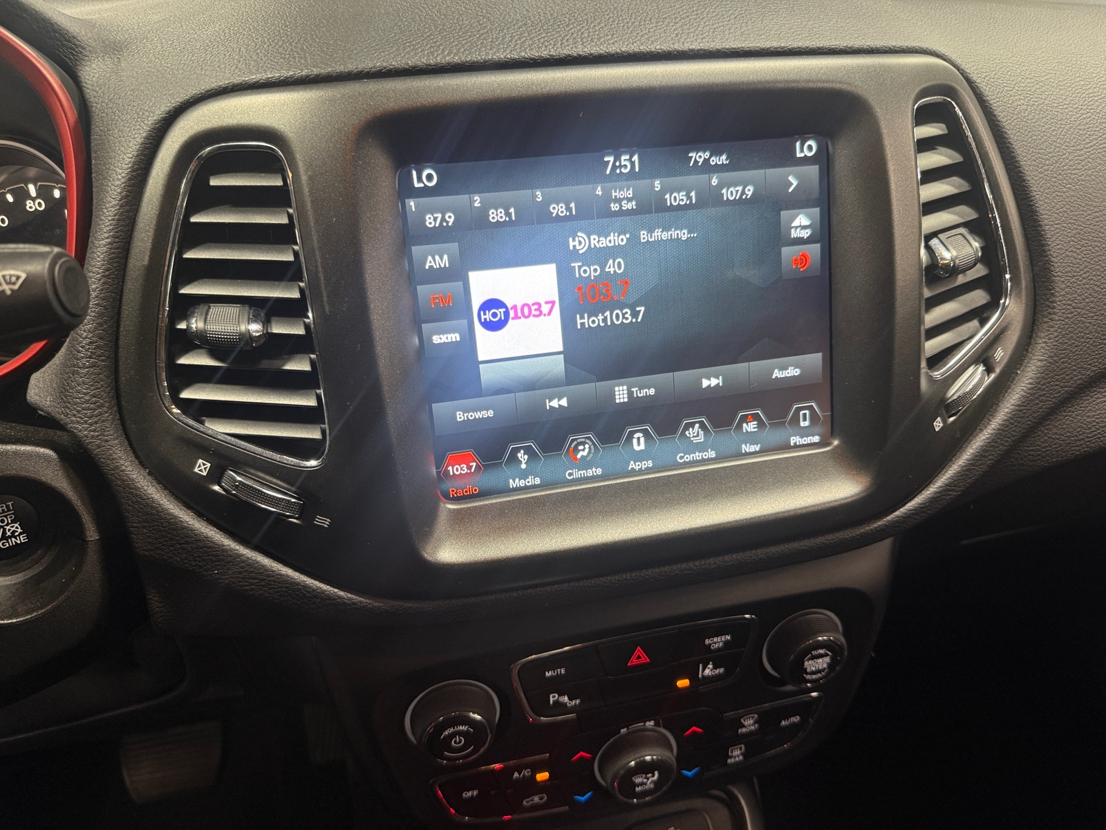 Thumbnail: 2018 Jeep Compass - 3