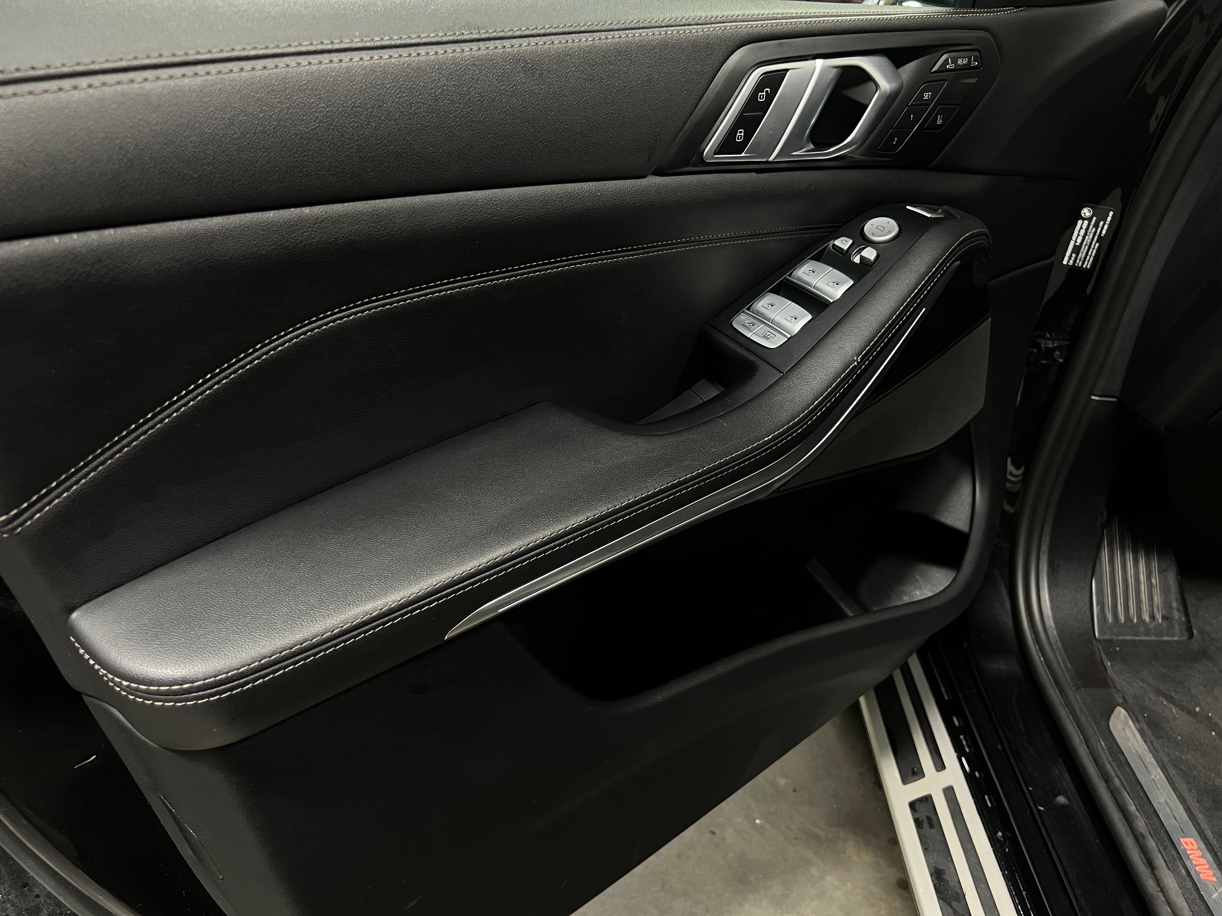 2025 BMW X7 40i