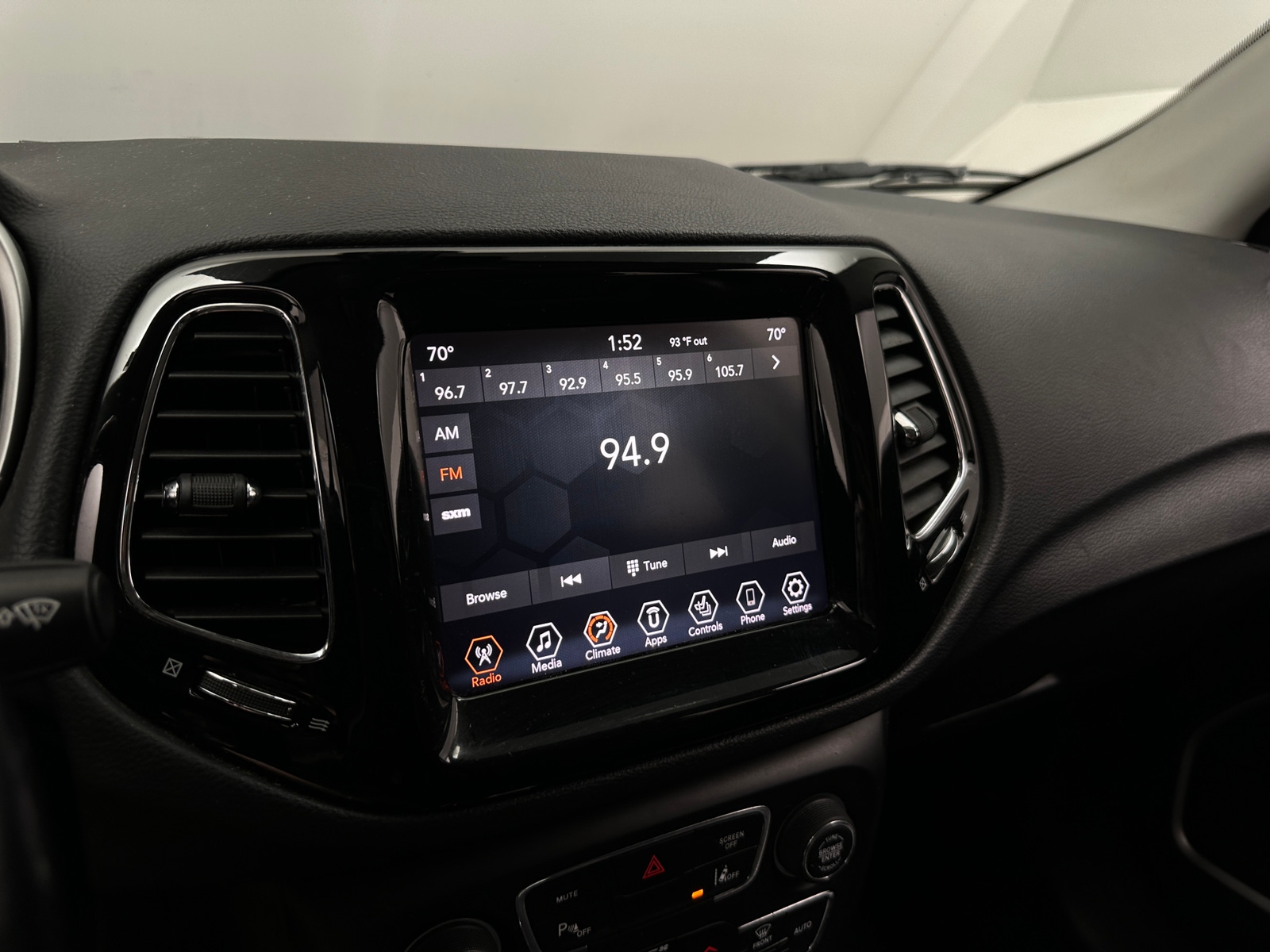 Thumbnail: 2021 Jeep Compass - 3