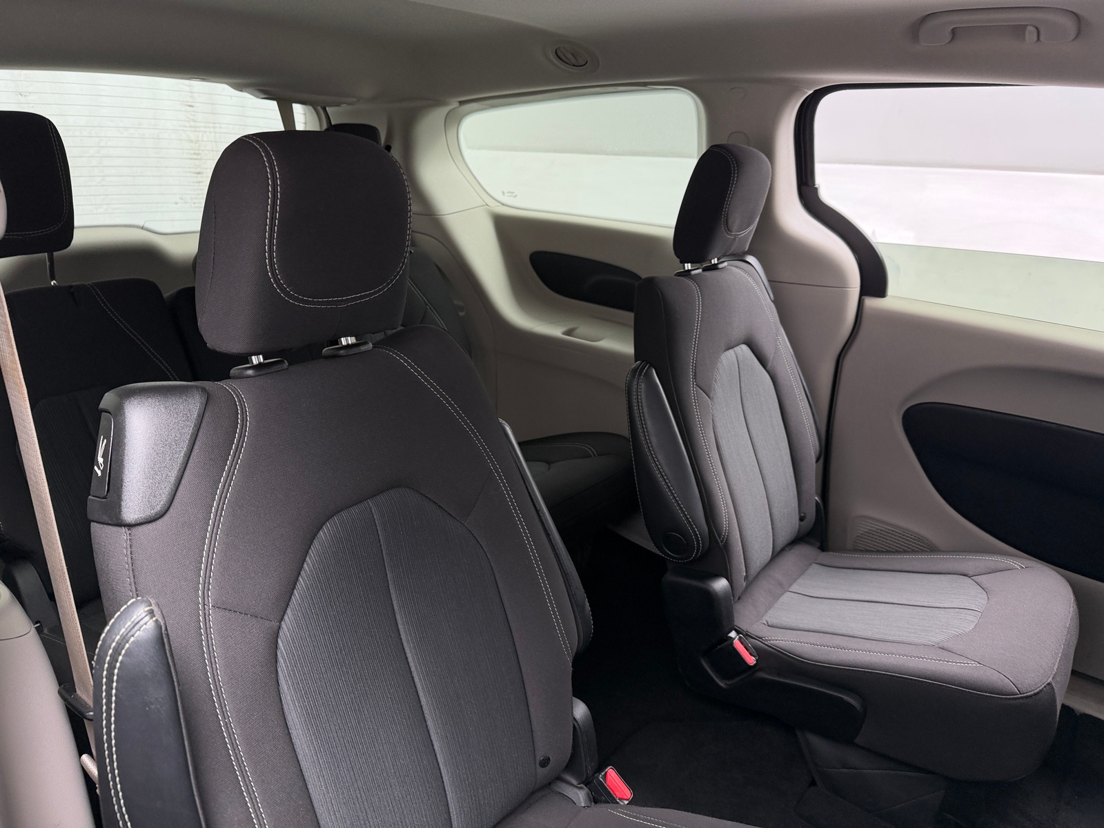 Thumbnail: 2023 Chrysler Voyager - 6