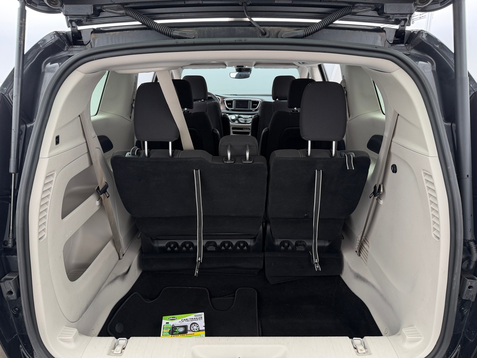Thumbnail: 2023 Chrysler Voyager - 7