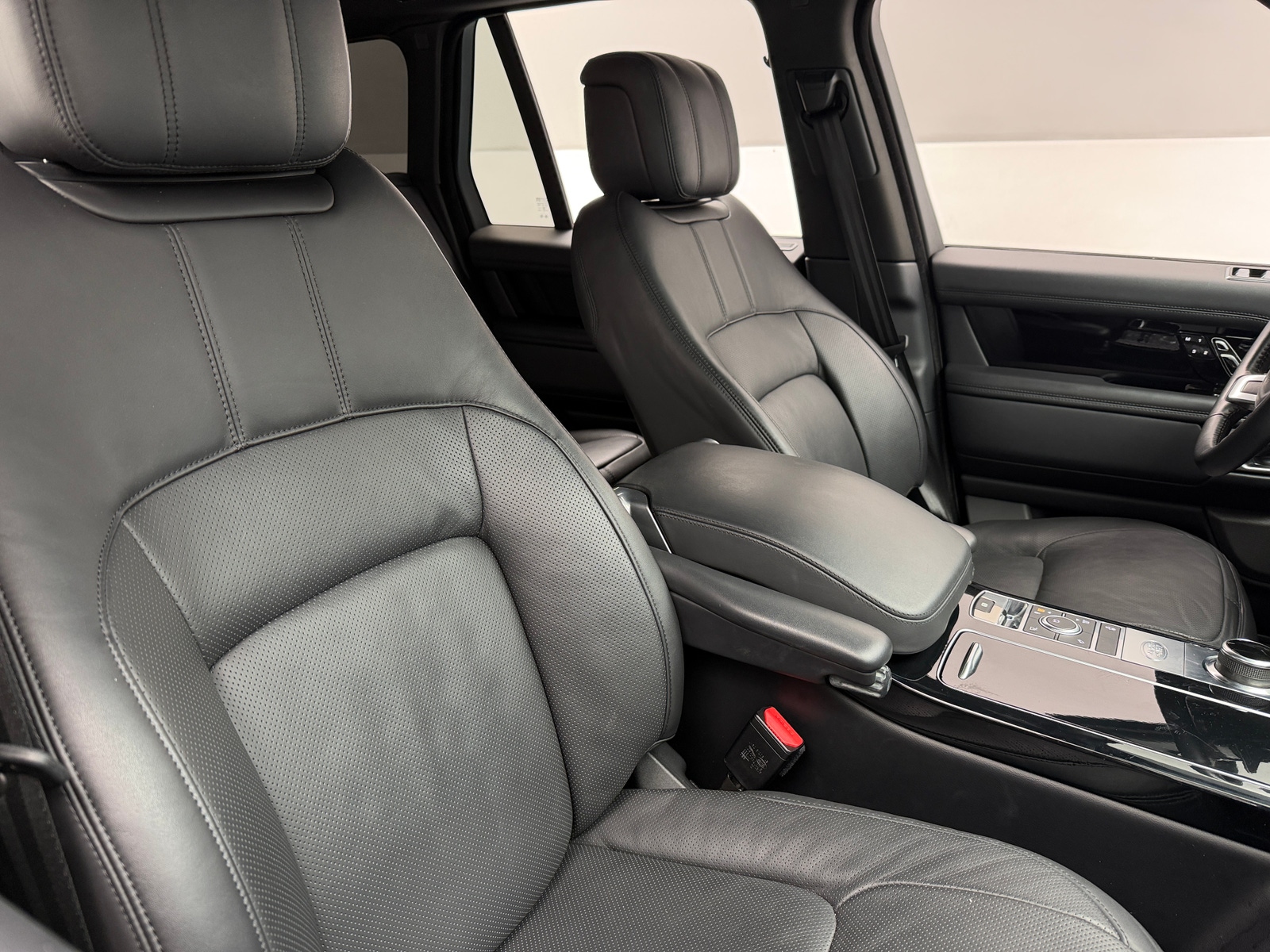 Thumbnail: 2021 Land Rover Range Rover - 2