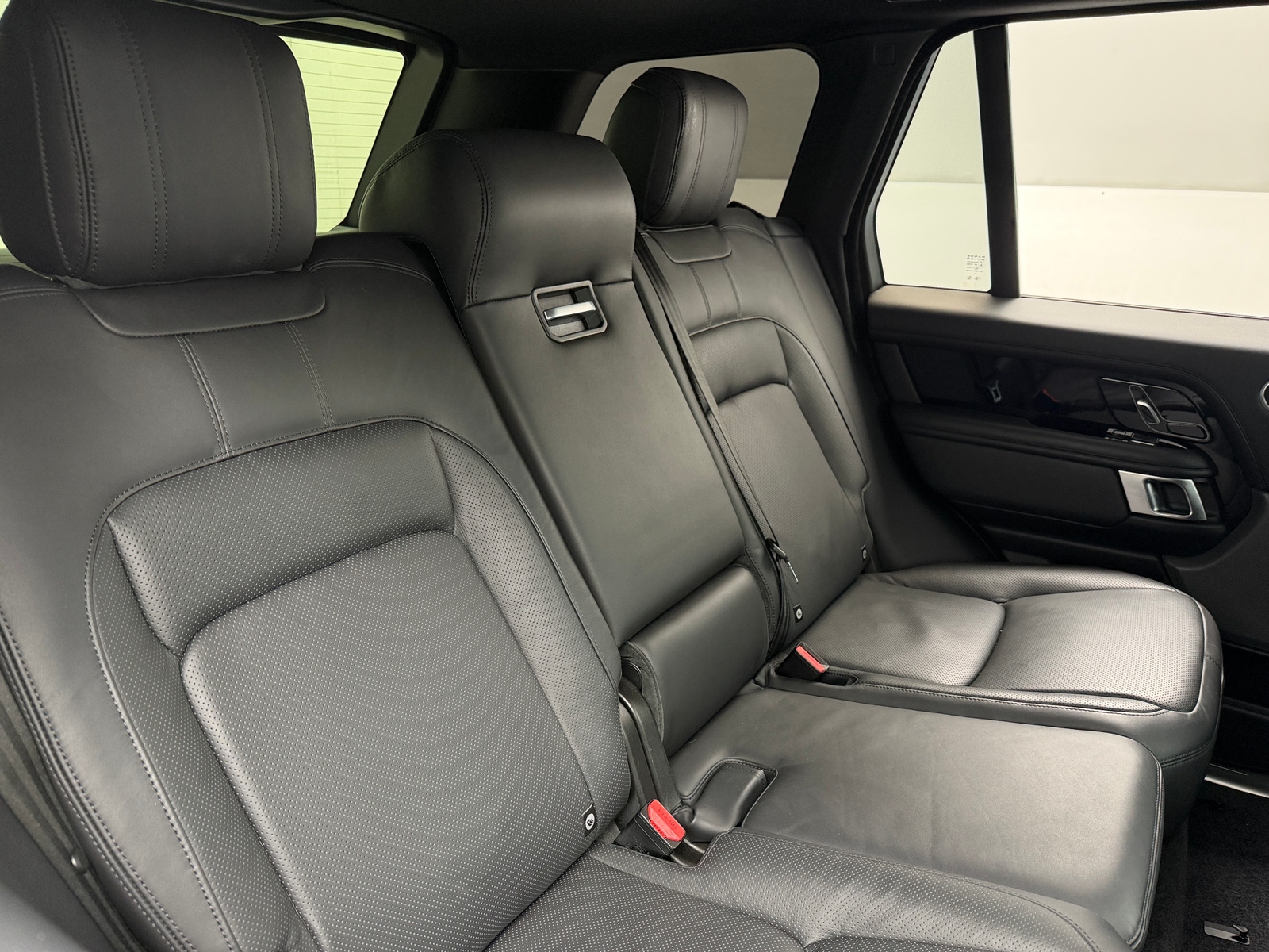 Thumbnail: 2021 Land Rover Range Rover - 6