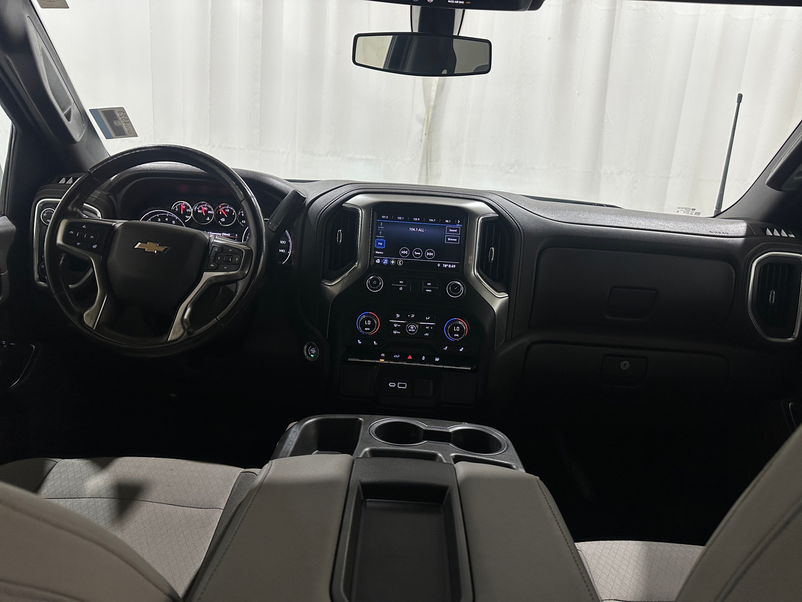 Thumbnail: 2019 Chevrolet Silverado 1500 - 3