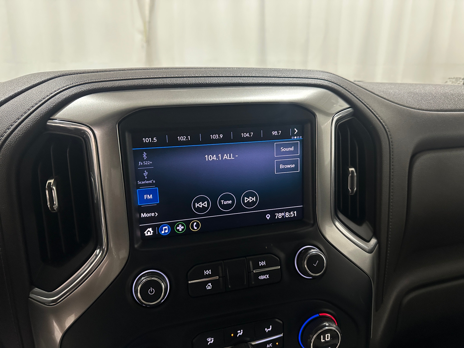 Thumbnail: 2019 Chevrolet Silverado 1500 - 4