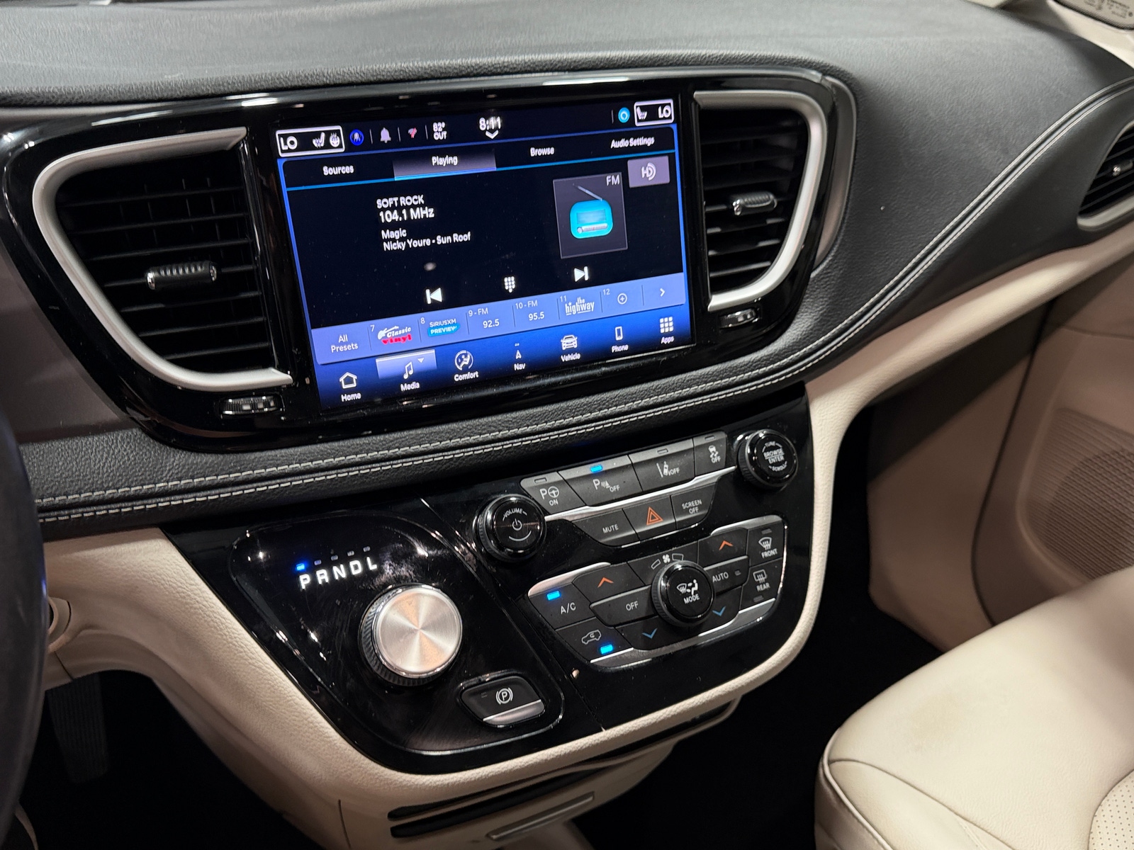 Thumbnail: 2021 Chrysler Pacifica - 3