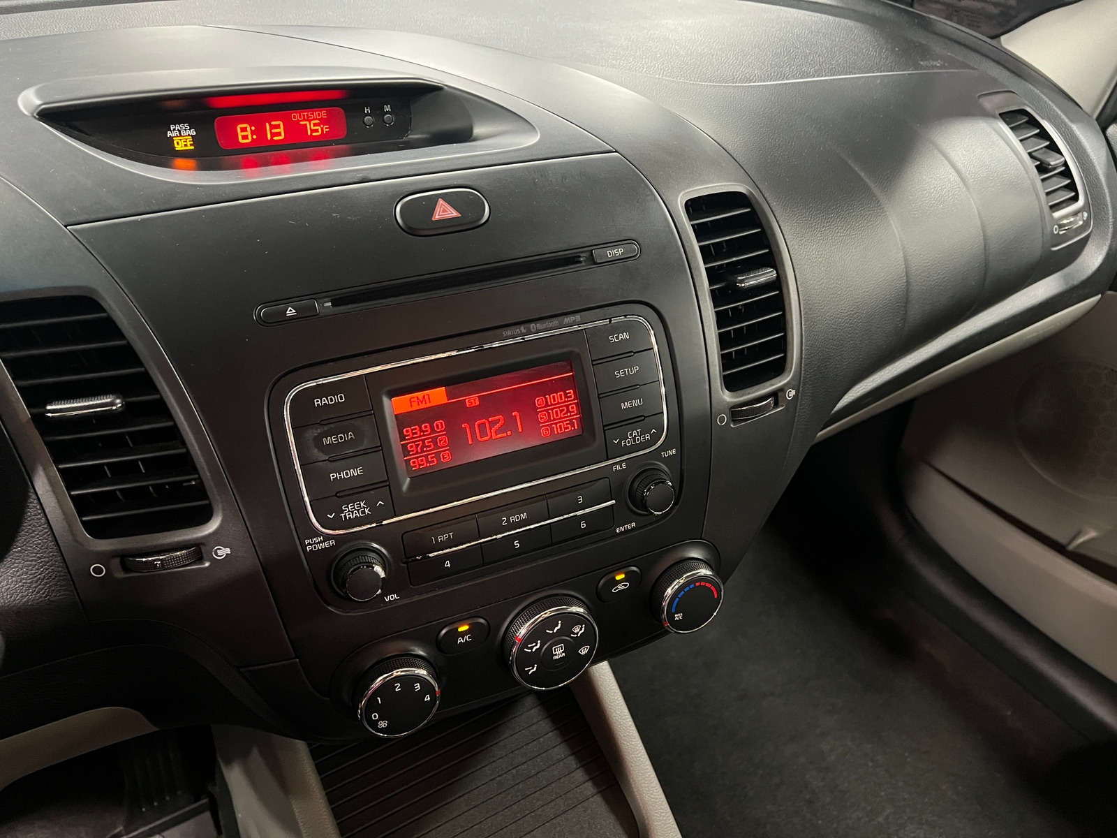 Thumbnail: 2016 Kia Forte - 4