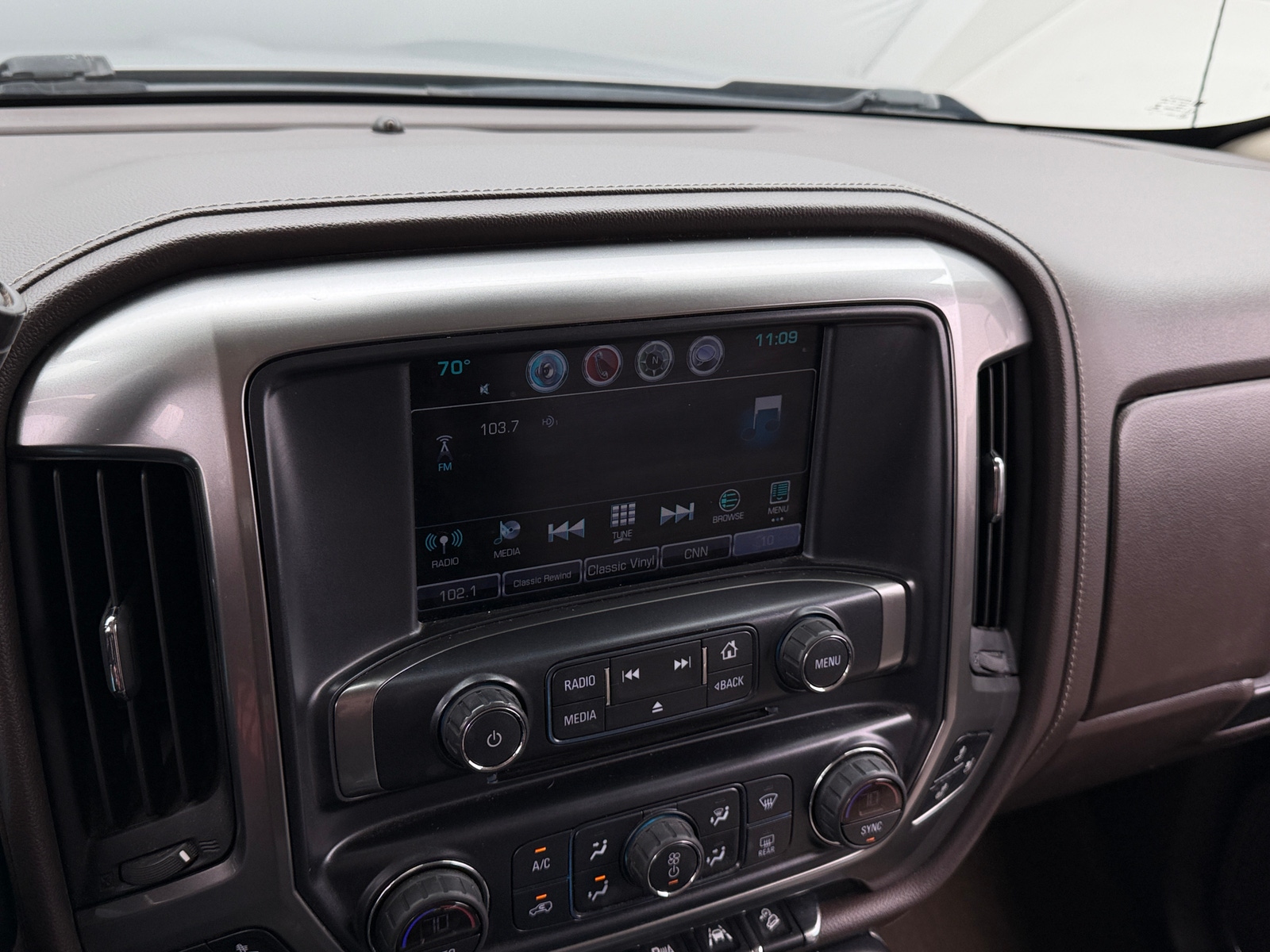 Thumbnail: 2017 Chevrolet Silverado 1500 - 3
