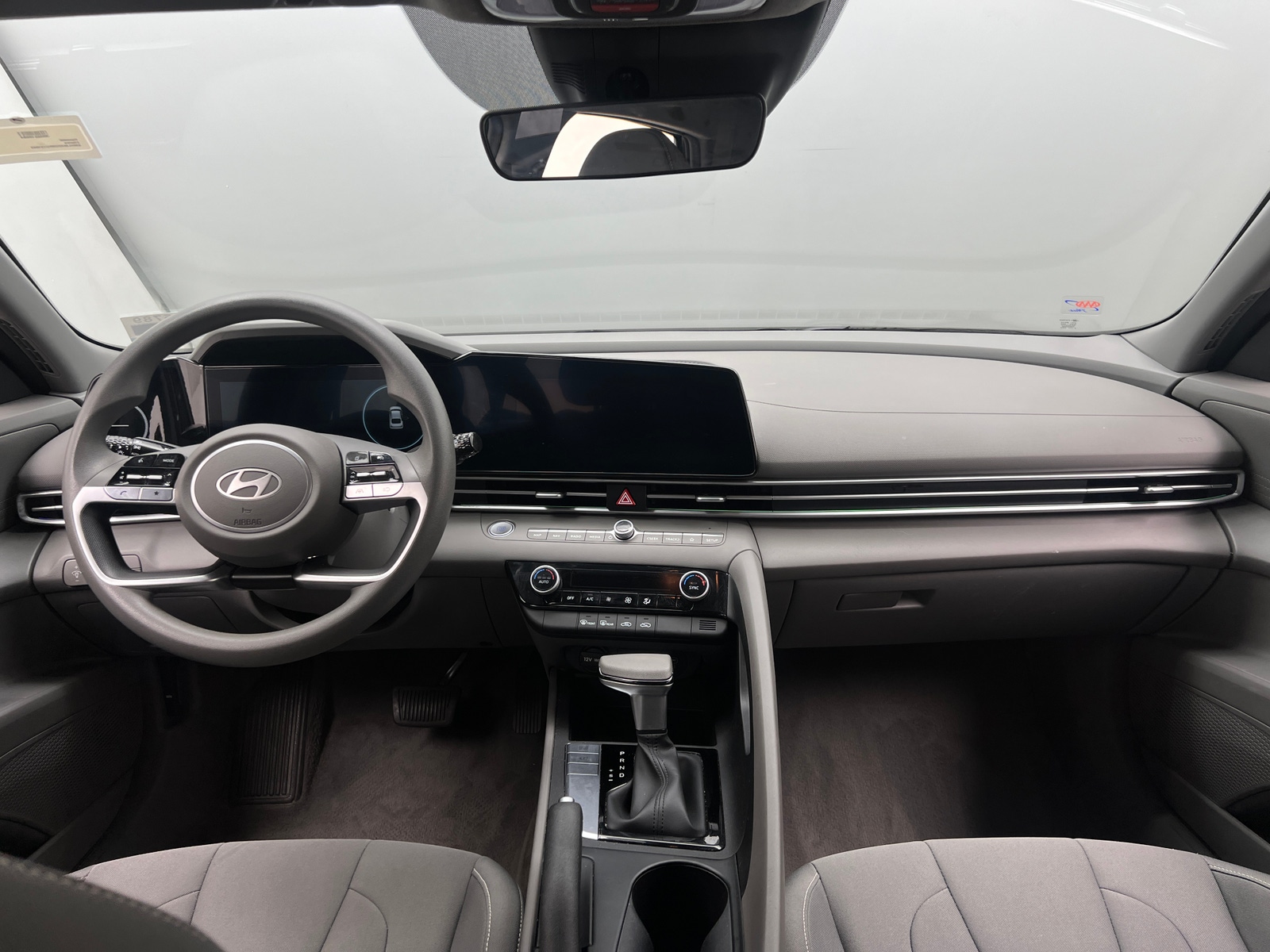 Thumbnail: 2024 Hyundai Elantra - 3