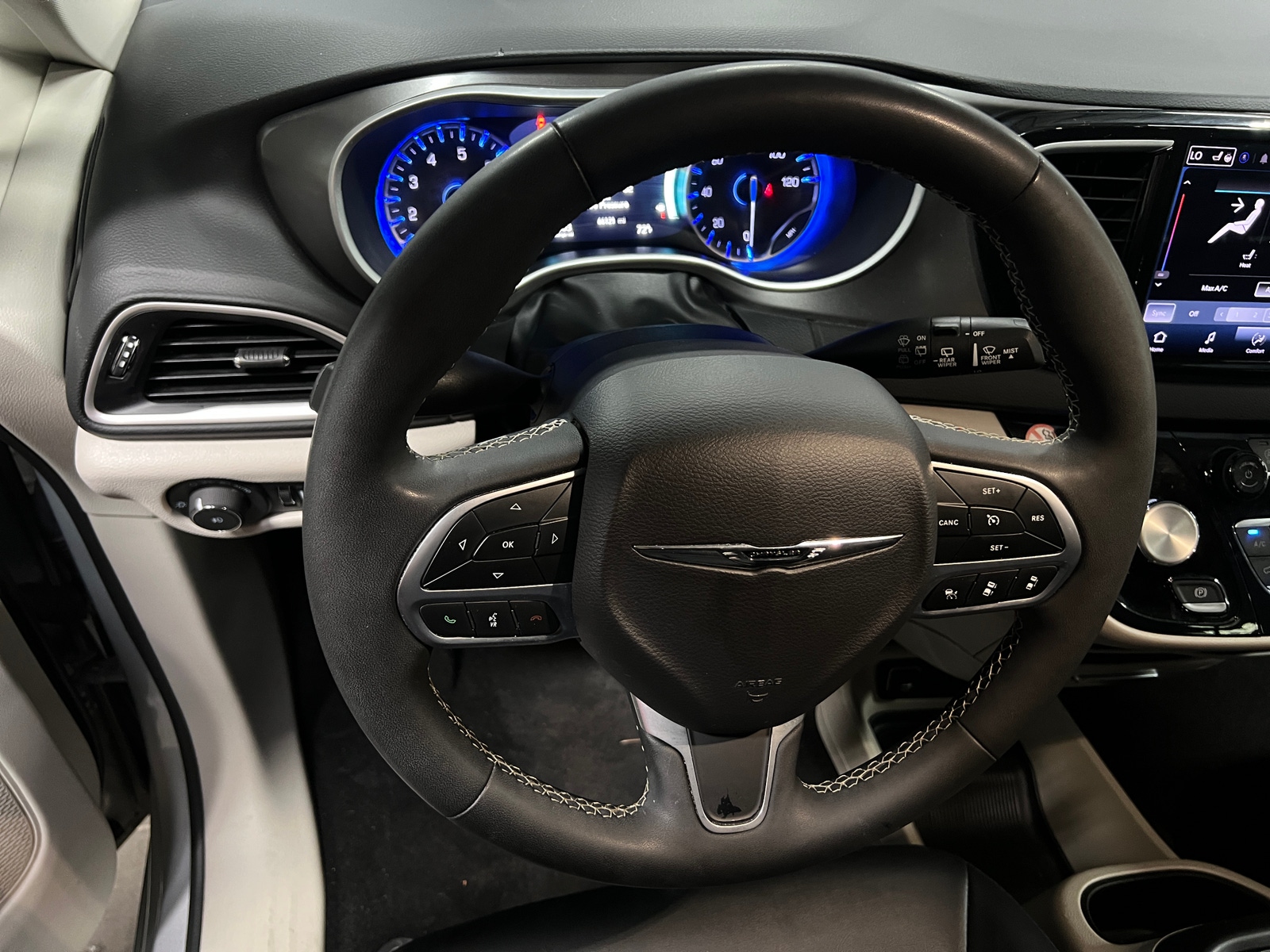 Thumbnail: 2024 Chrysler Pacifica - 4