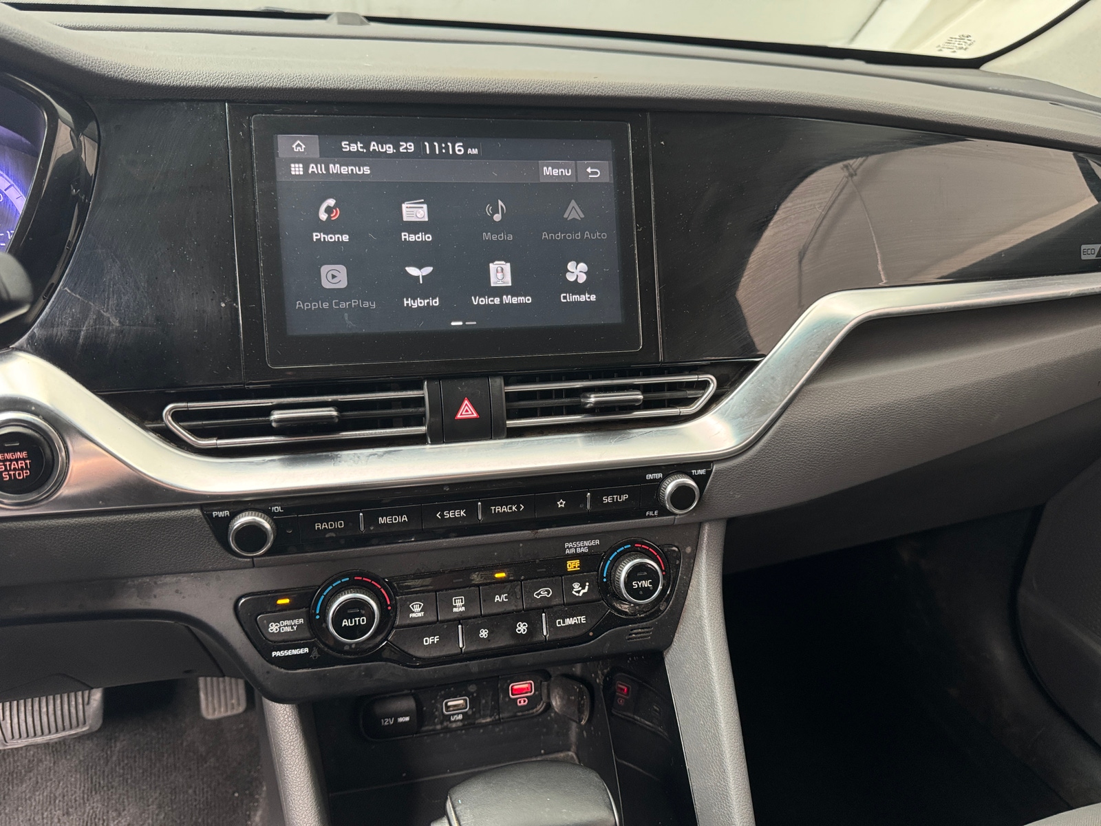 Thumbnail: 2021 Kia Niro - 4