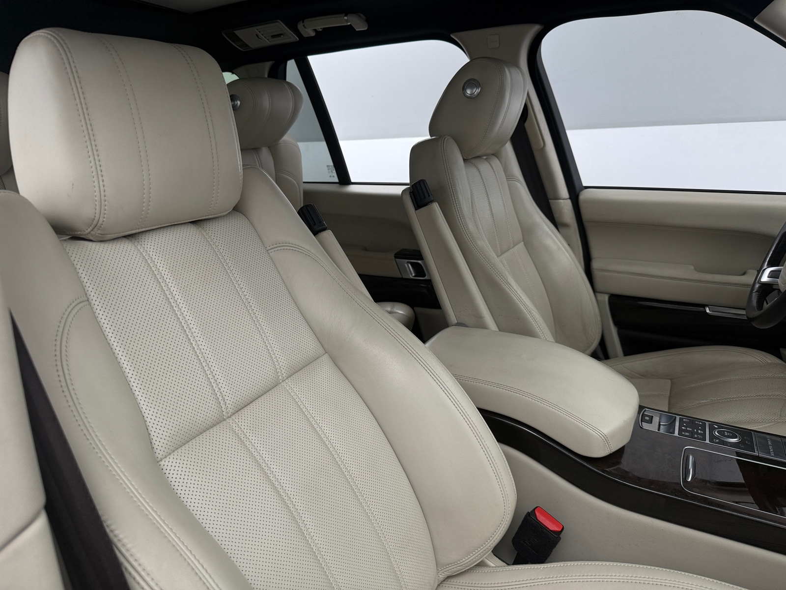 Thumbnail: 2016 Land Rover Range Rover - 2