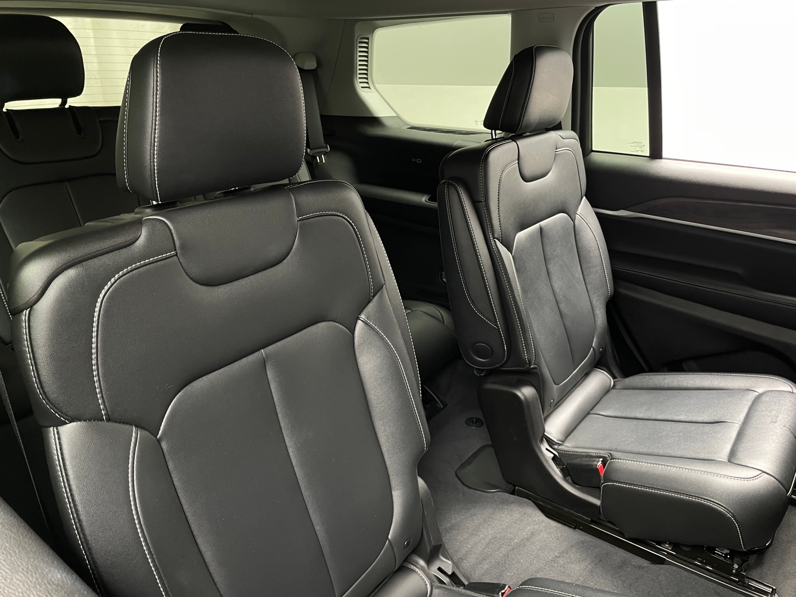 Thumbnail: 2023 Jeep Grand Cherokee L - 5